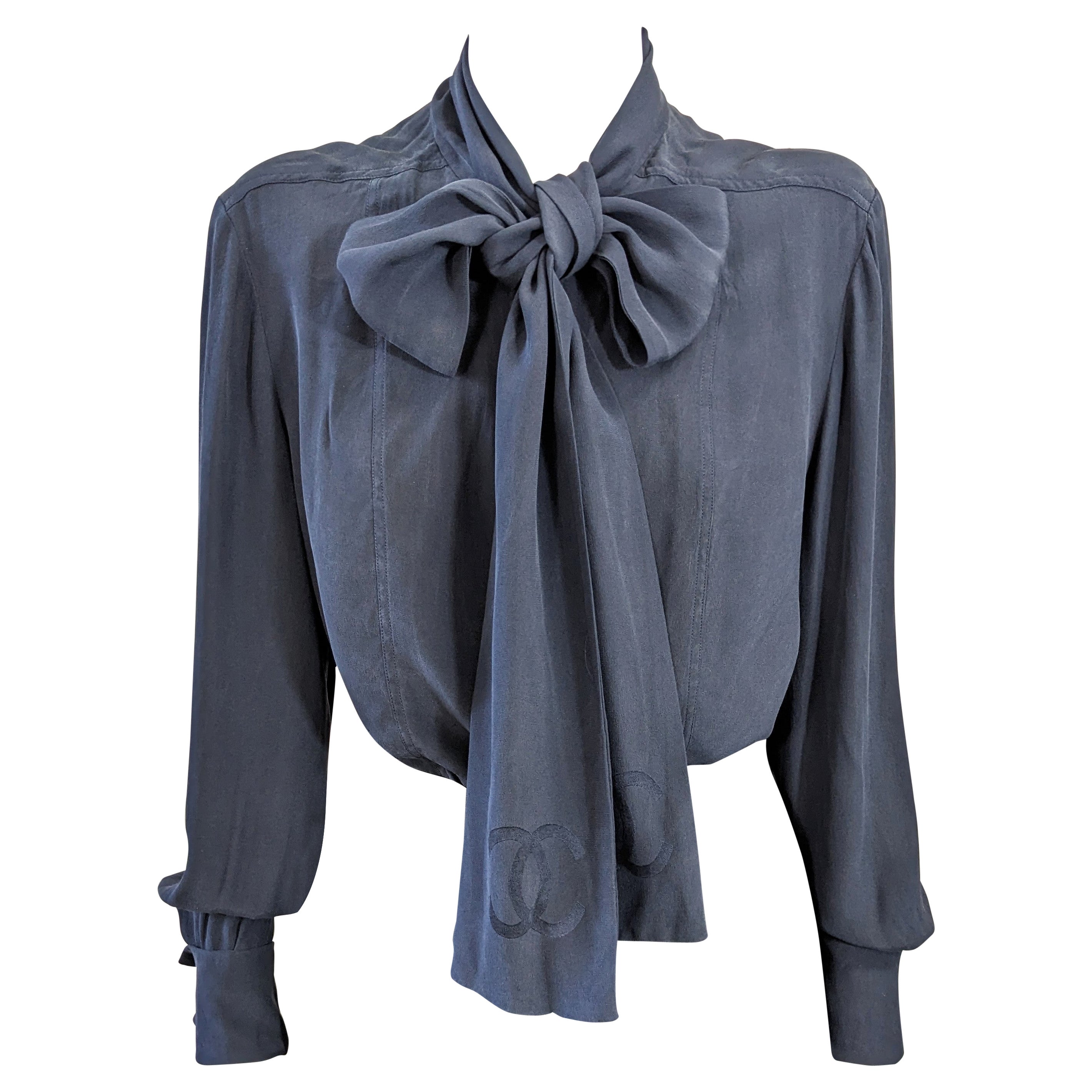 Chanel Bluse aus gewaschener Seide mit Pussy Bow-Logo