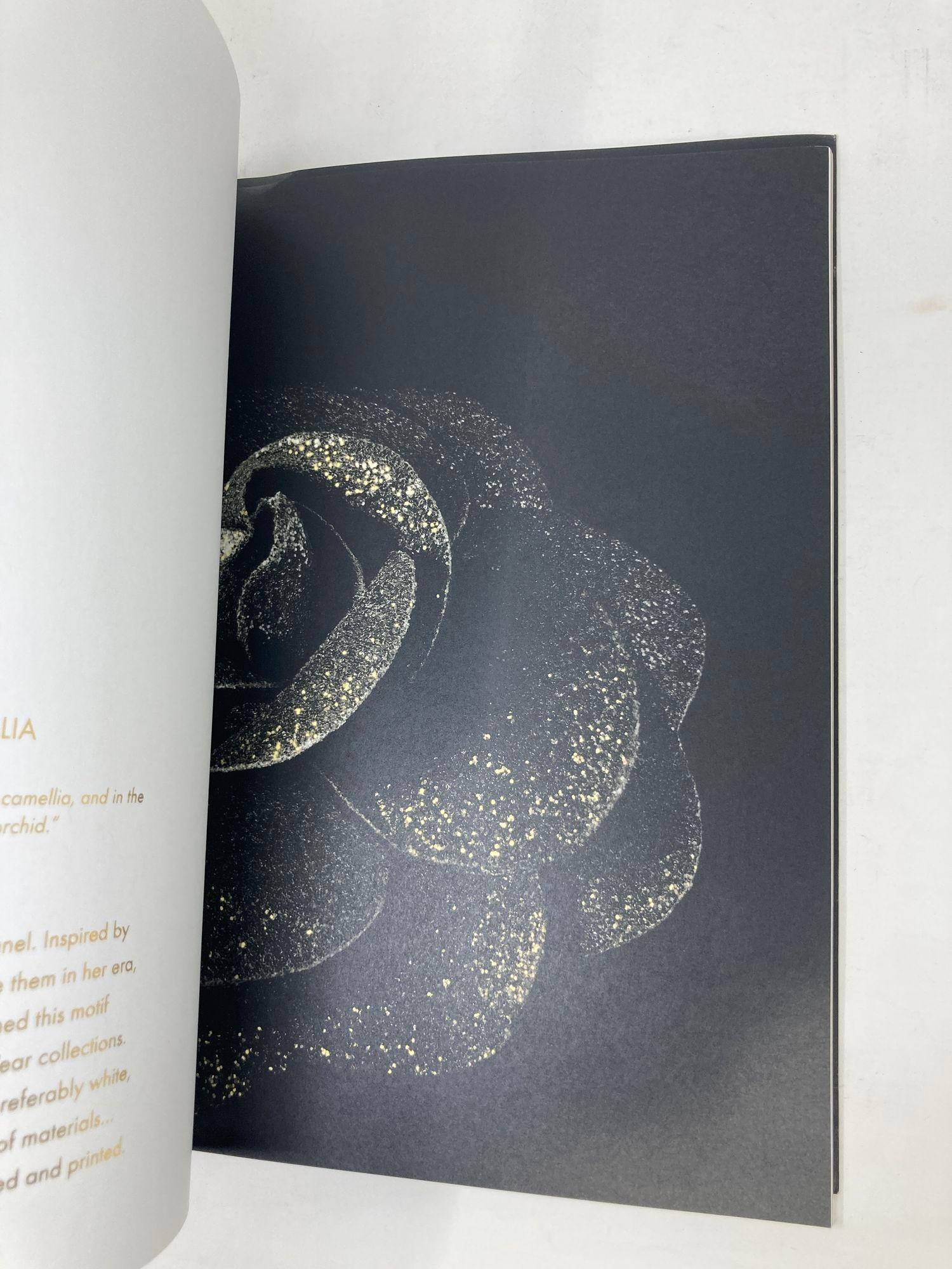 CHANEL Watch and Fine Jewelry Hardcover-Lookbook 2017 im Angebot 6