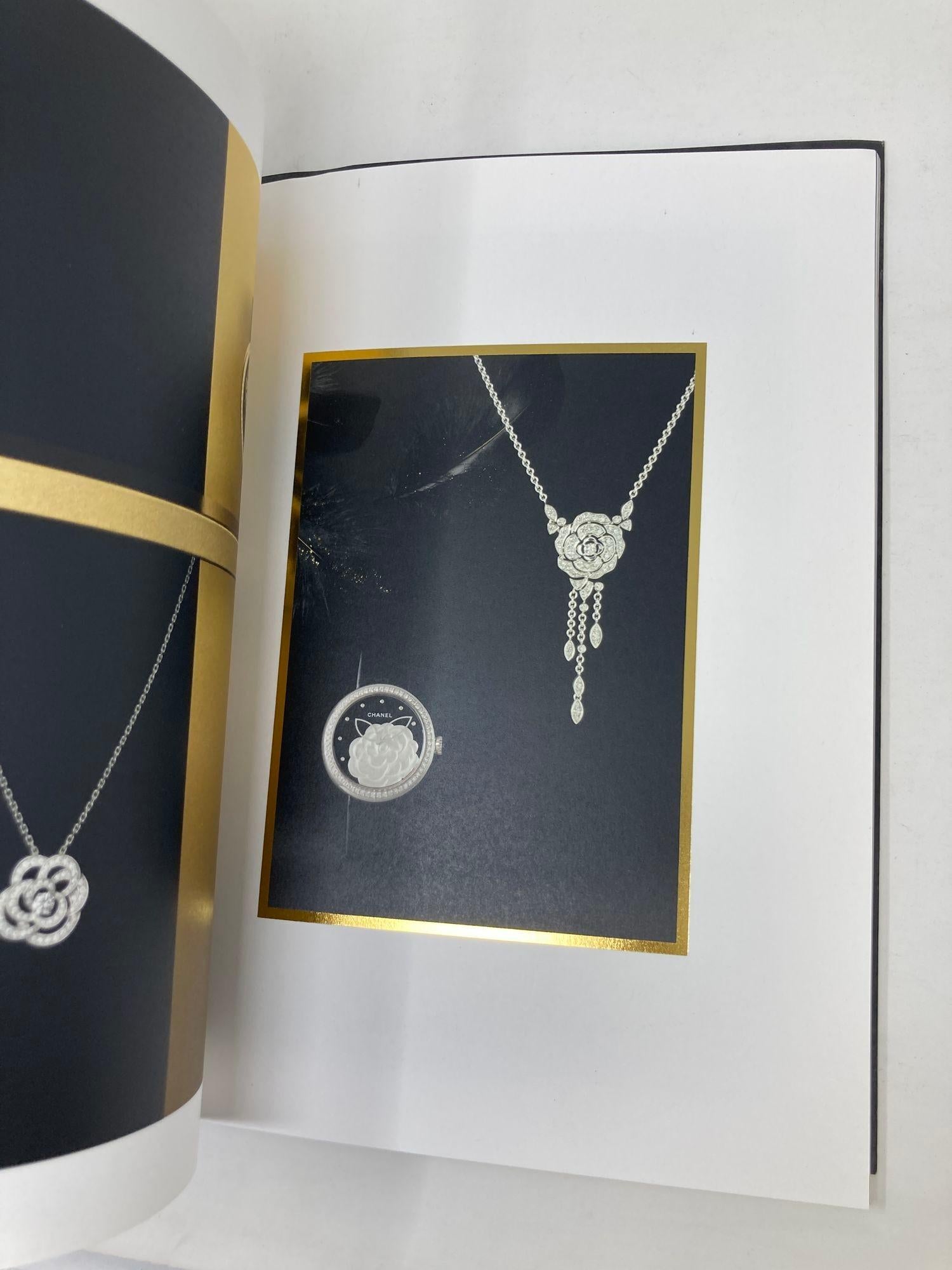 CHANEL Watch and Fine Jewelry Hardcover-Lookbook 2017 im Angebot 8