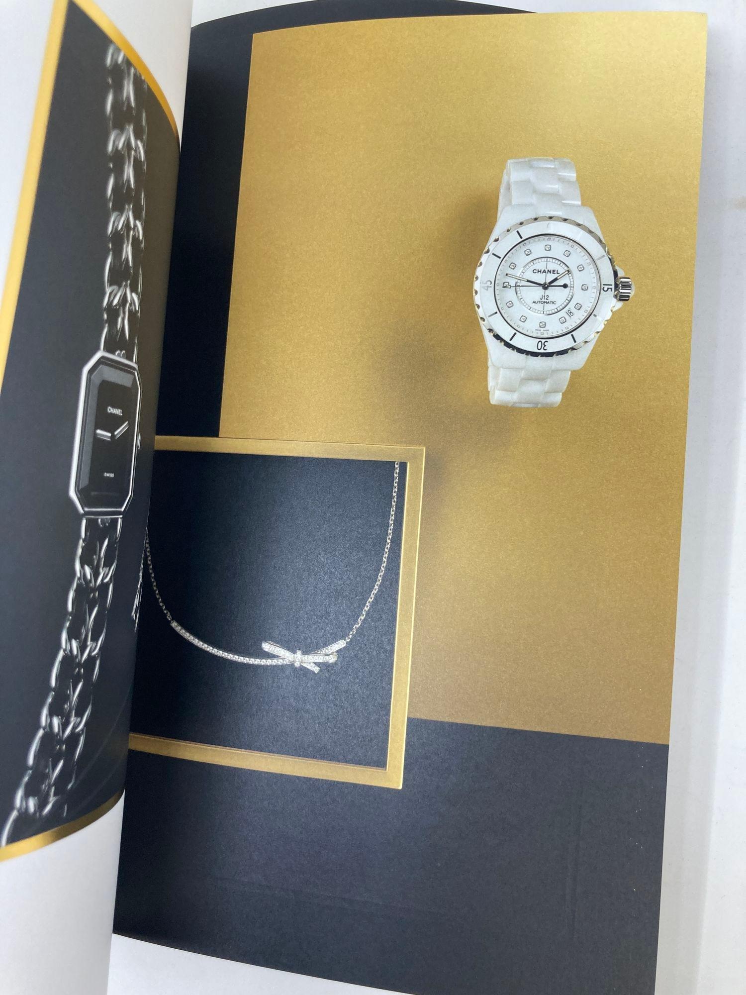 CHANEL Watch and Fine Jewelry Hardcover-Lookbook 2017 (21. Jahrhundert und zeitgenössisch) im Angebot