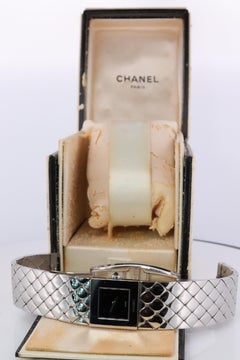 Montre Chanel. Véritable Matelasse Montre-bracelet à quartz pour dames Bracelet matelassé