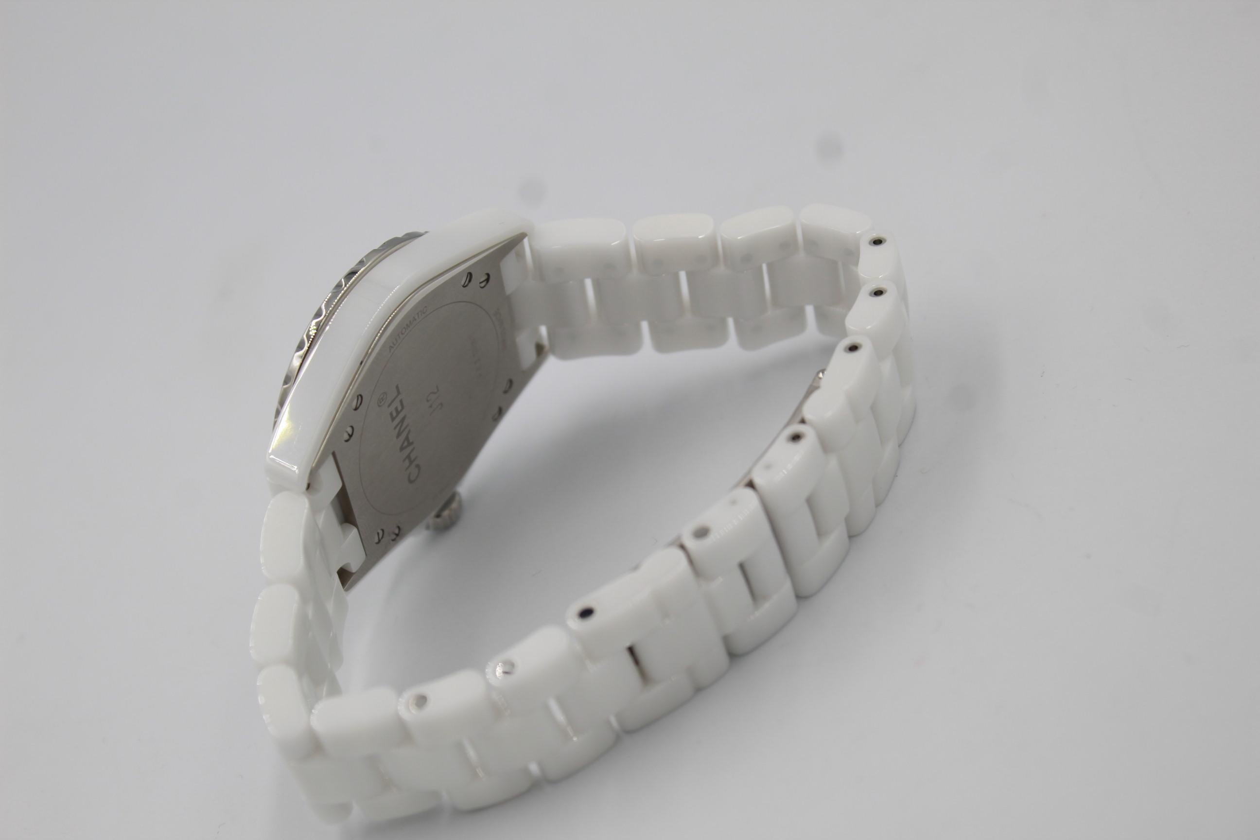 Chanel watch J12 in white ceramic In Good Condition For Sale In Paris, FR