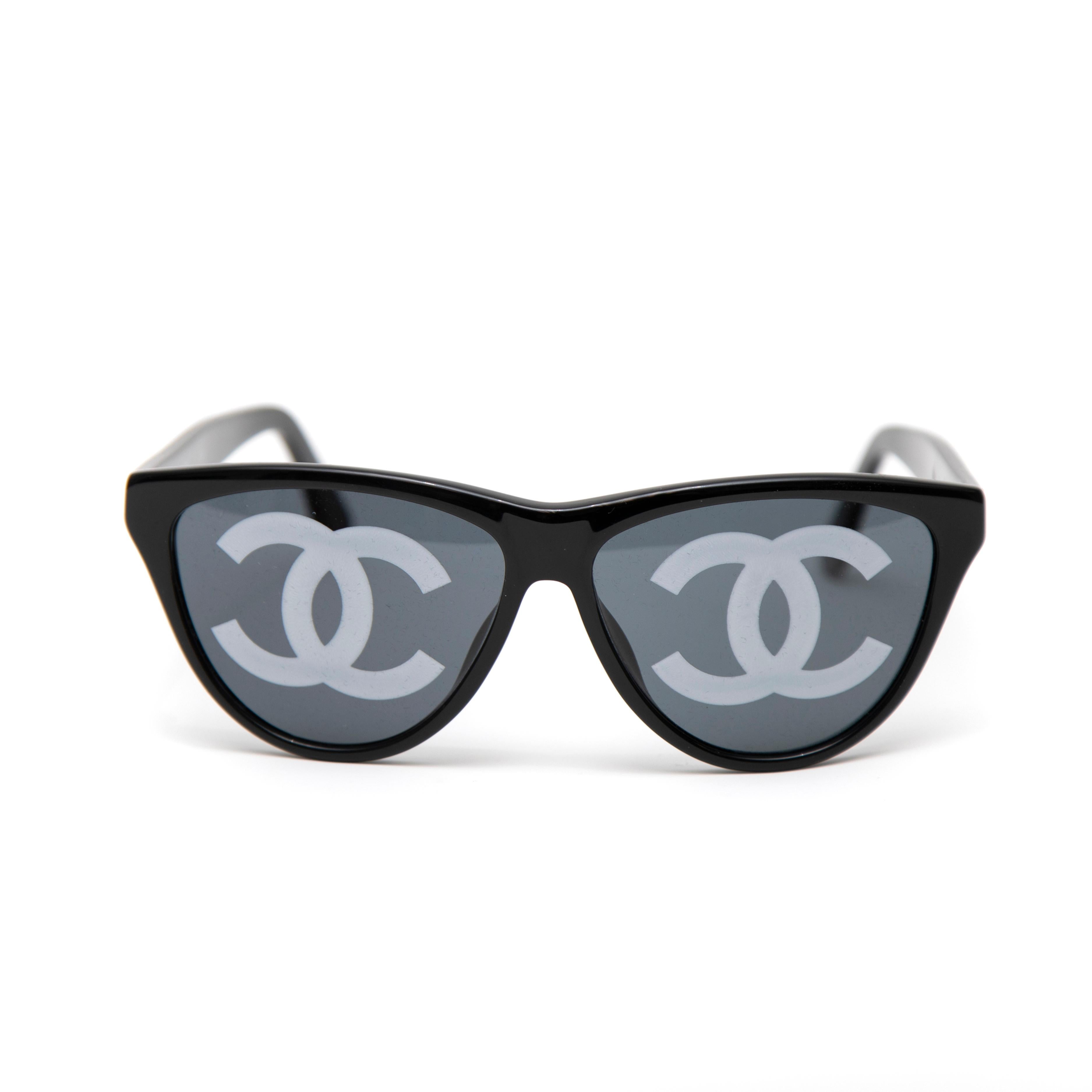 Introducing the Chanel Wayfarer Sunglasses, a striking piece designed by Karl Lagerfeld for the Spring Summer 1993 collection. These sunglasses feature a classic wayfarer silhouette, elevated by the unique CC painted lenses that make a bold