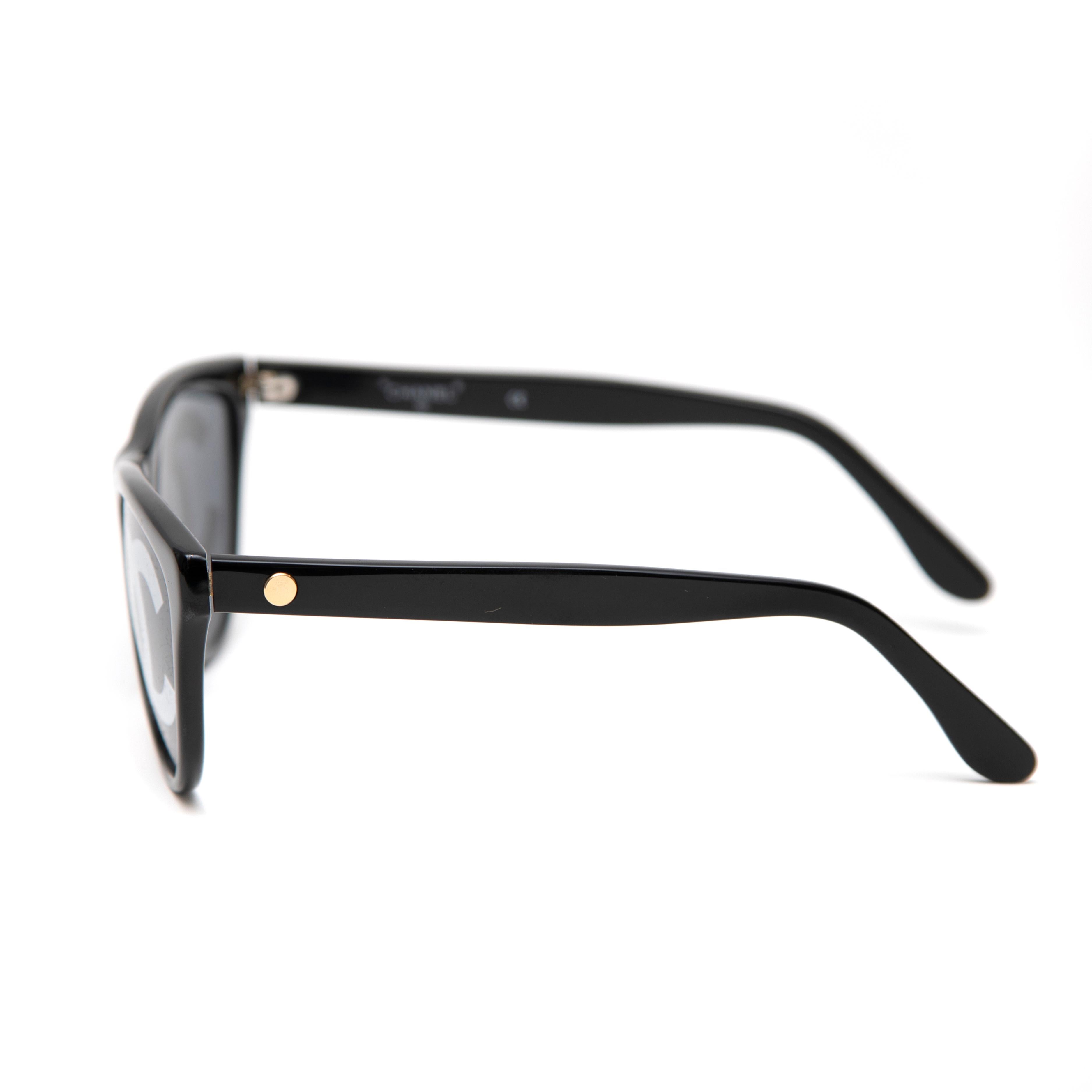 Black Chanel Wayfarer Sunglasses CC Painted Logo with Case For Sale