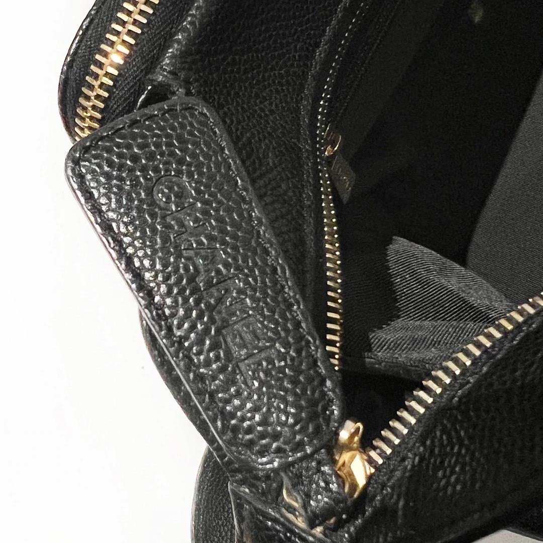 Borsa Chanel Weekender in vendita 2