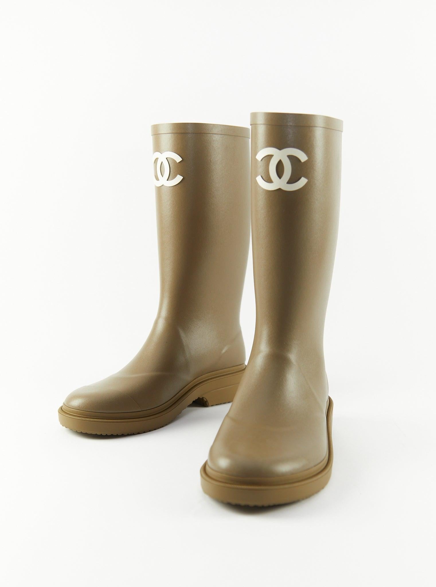 CHANEL WELLIES Khaki - Size 38 In Excellent Condition For Sale In London, GB