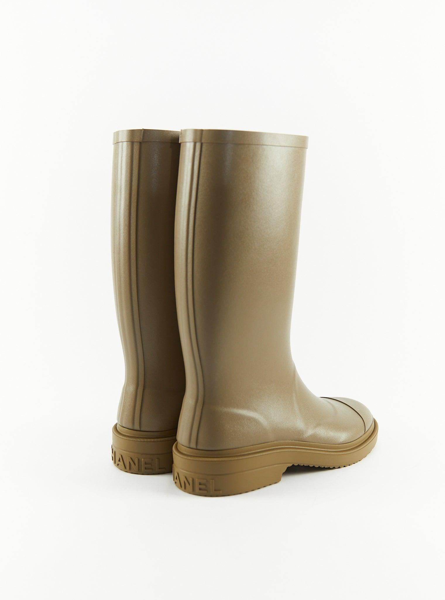 CHANEL WELLIES Khaki - Size 39 In Excellent Condition For Sale In London, GB