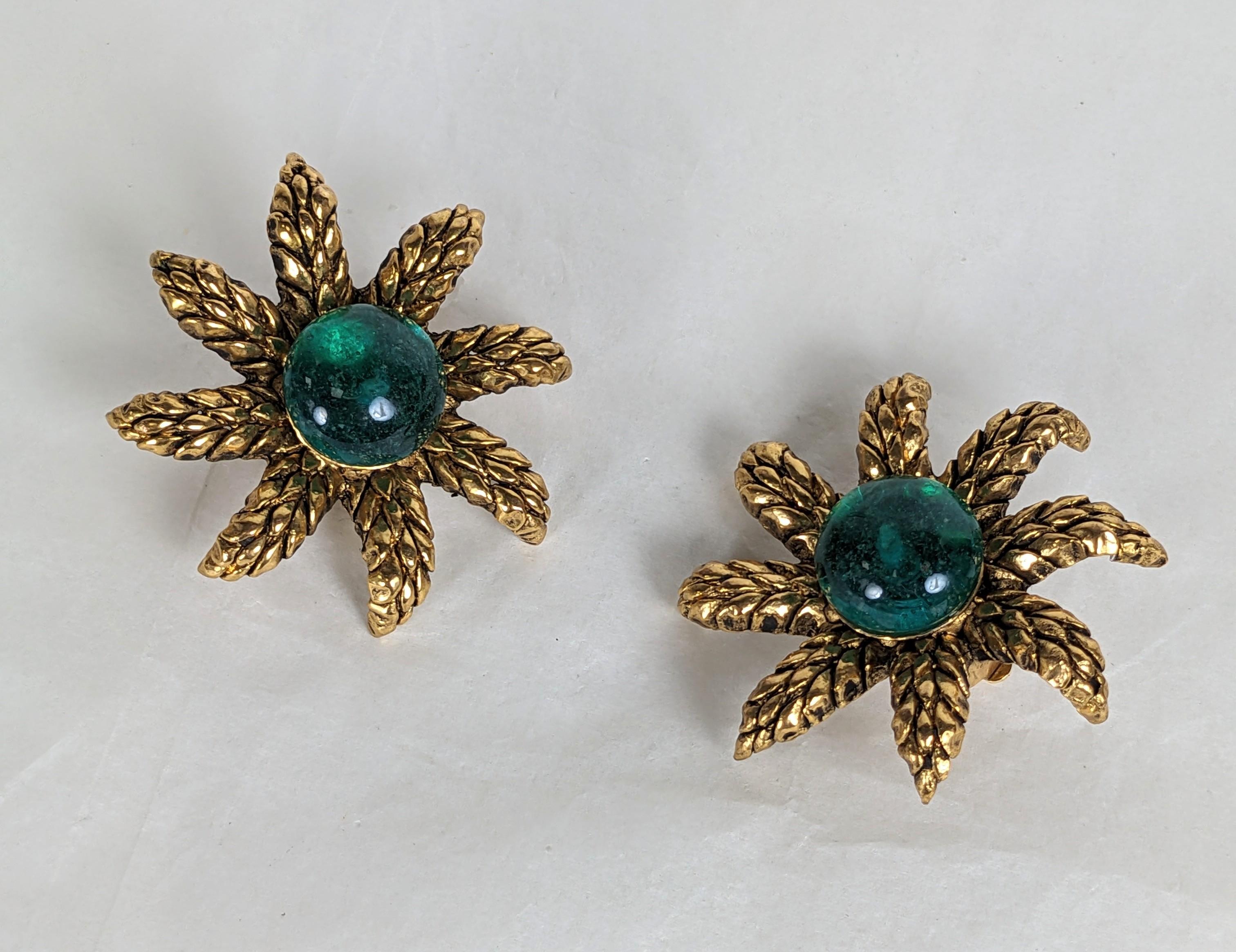 Chanel Weizenstern Smaragd Pate de Verre Ohrclips für Damen oder Herren im Angebot