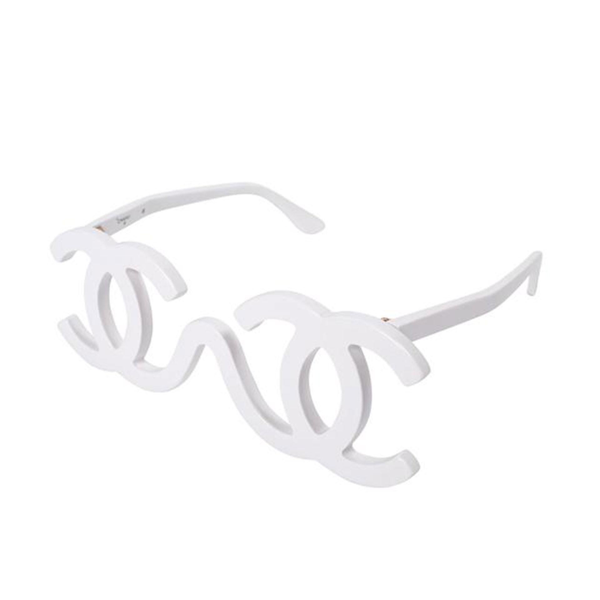 Chanel White 1994 Runway Karl Lagerfeld CC Logo Iconic Rare Sunglasses

From the 1994 Chanel runway collection, these glasses were made for the catwalk as a Sample and never made it to stores.  

As seen on Rihanna, Bella Thorne, Migos, and Cardi