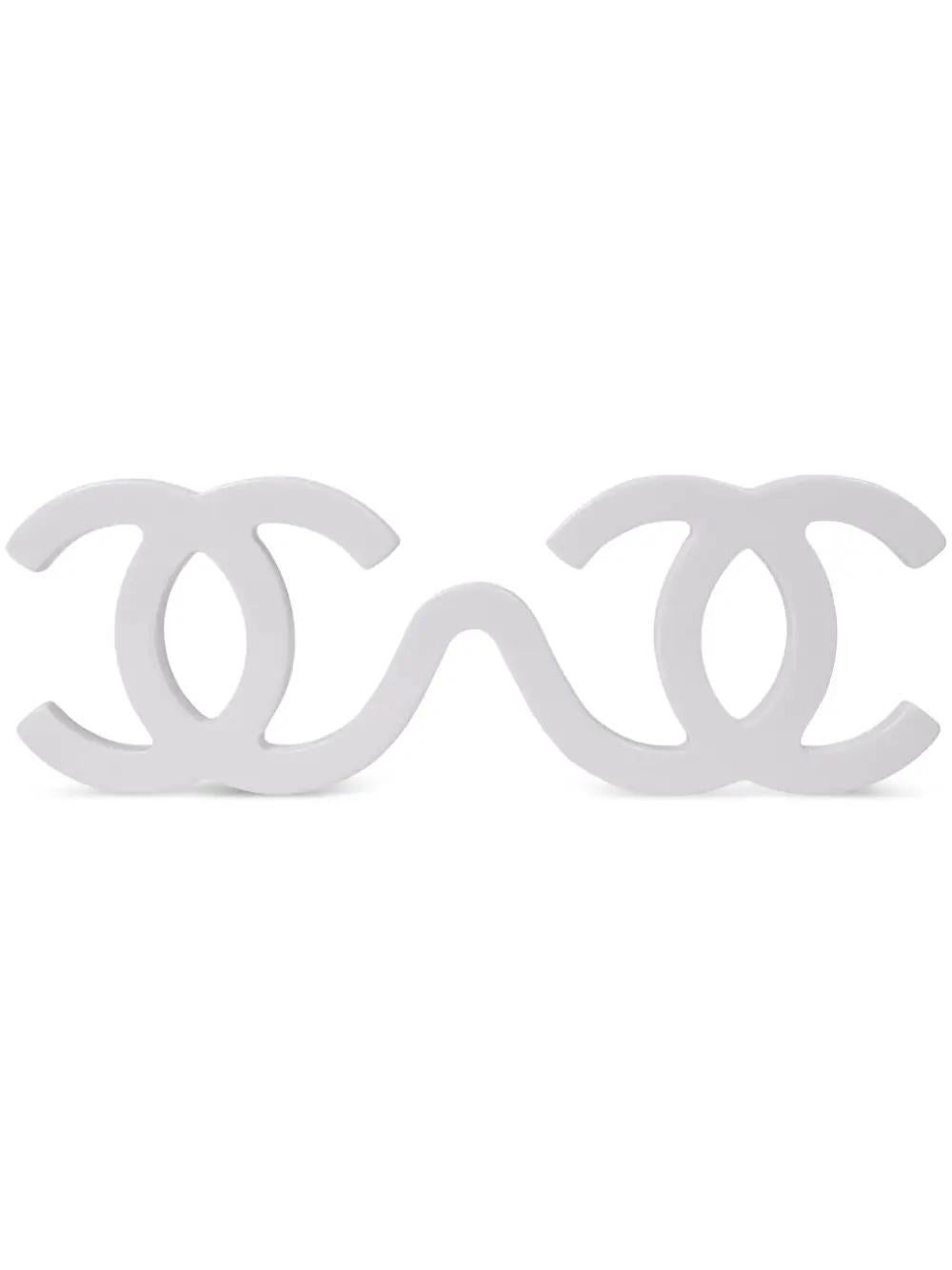 Gris Lunettes de soleil Chanel blanc 1994 Runway Karl Lagerfeld CC Logo Iconic Rare en vente