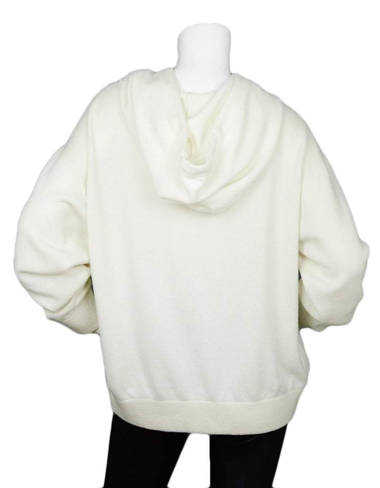 Chanel la pausa shop hoodie