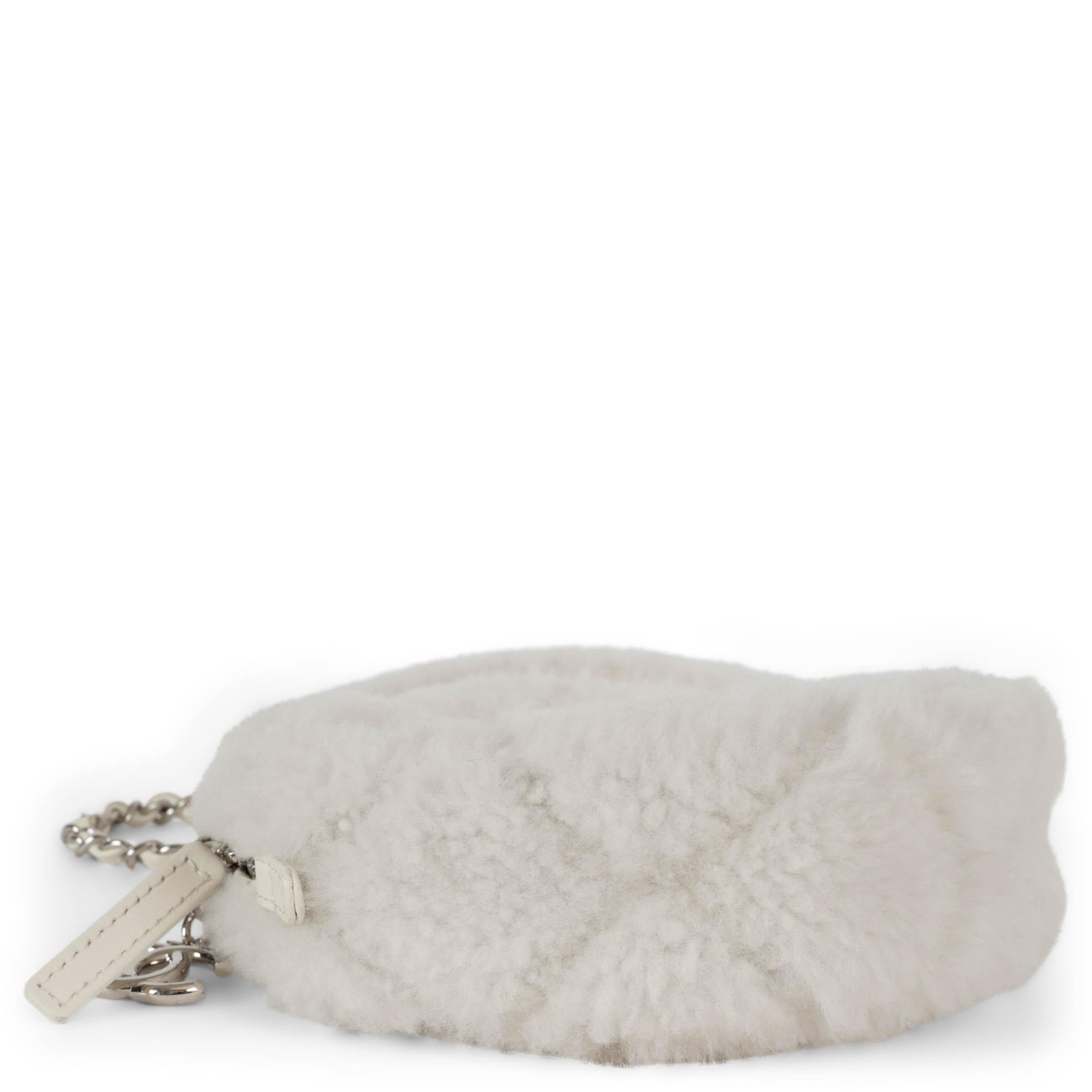 CHANEL blanc 23N COCO NEIGE SHEARLING Sacoche pour appareil photo Pour femmes en vente