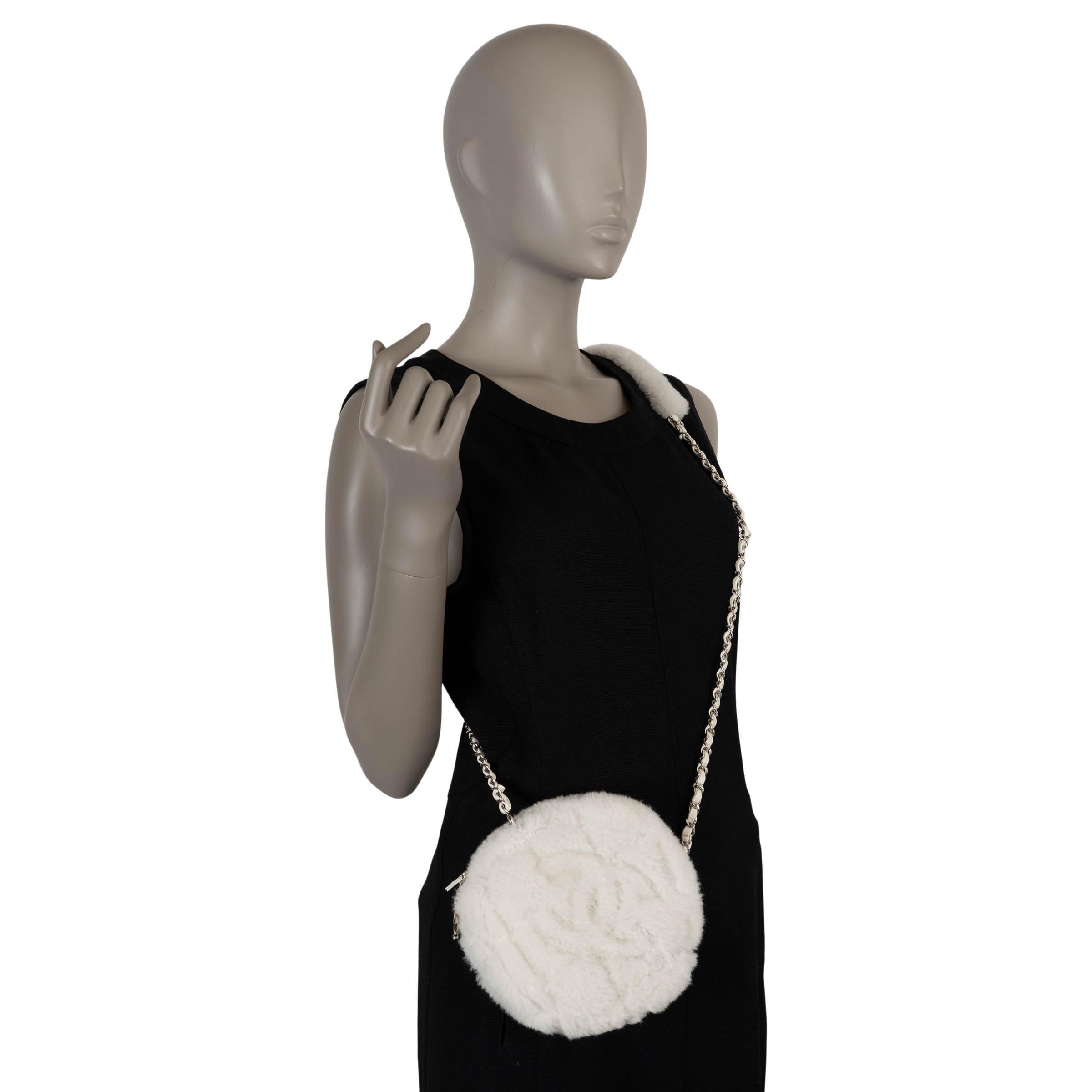 CHANEL blanc 23N COCO NEIGE SHEARLING Sacoche pour appareil photo en vente 4