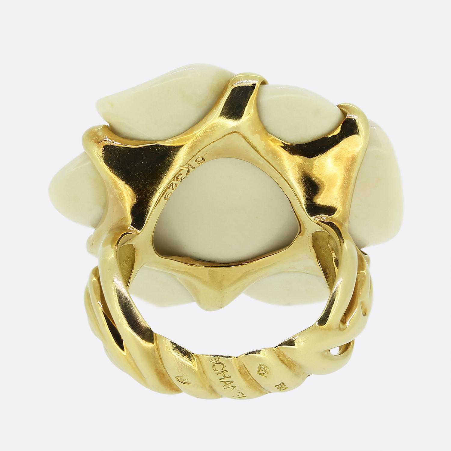 Chanel Weißer Achat Camélia Ring im Zustand „Gut“ im Angebot in London, GB
