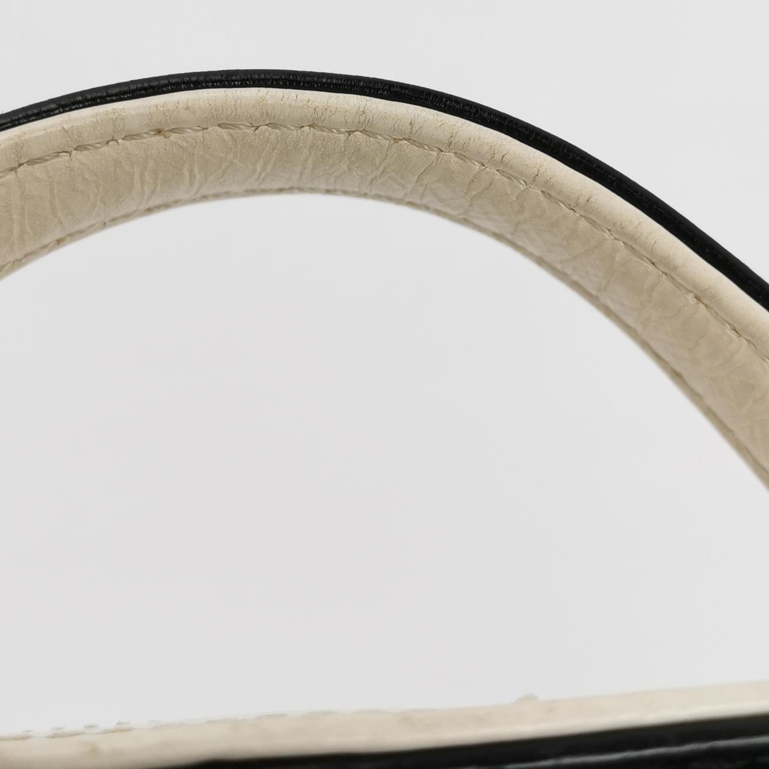 Chanel White and Black Small Crumpled Calfskin Vanity Case Crossbody Bag 11