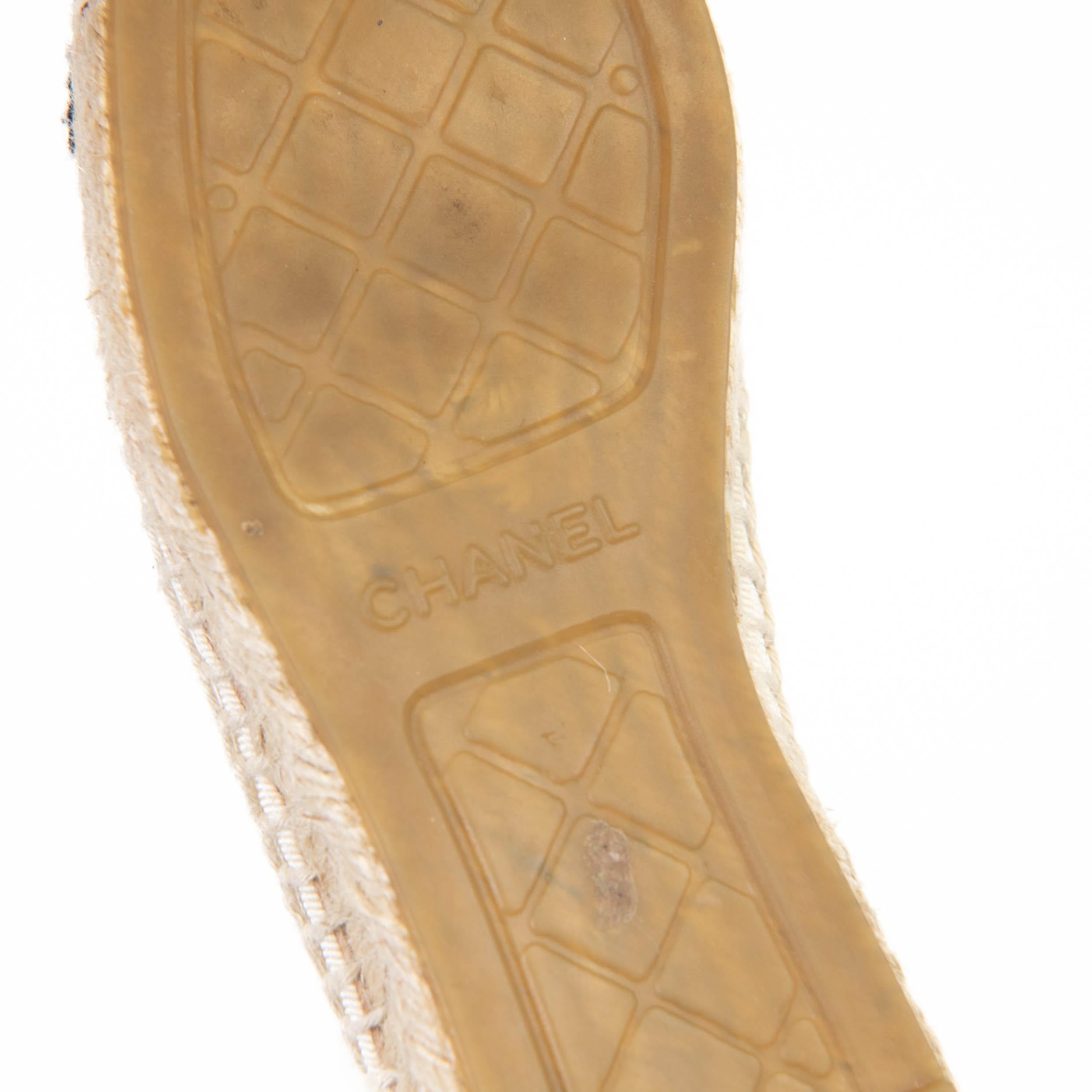 Beige Chanel White and Black Tweed CC Espadrilles Size 37