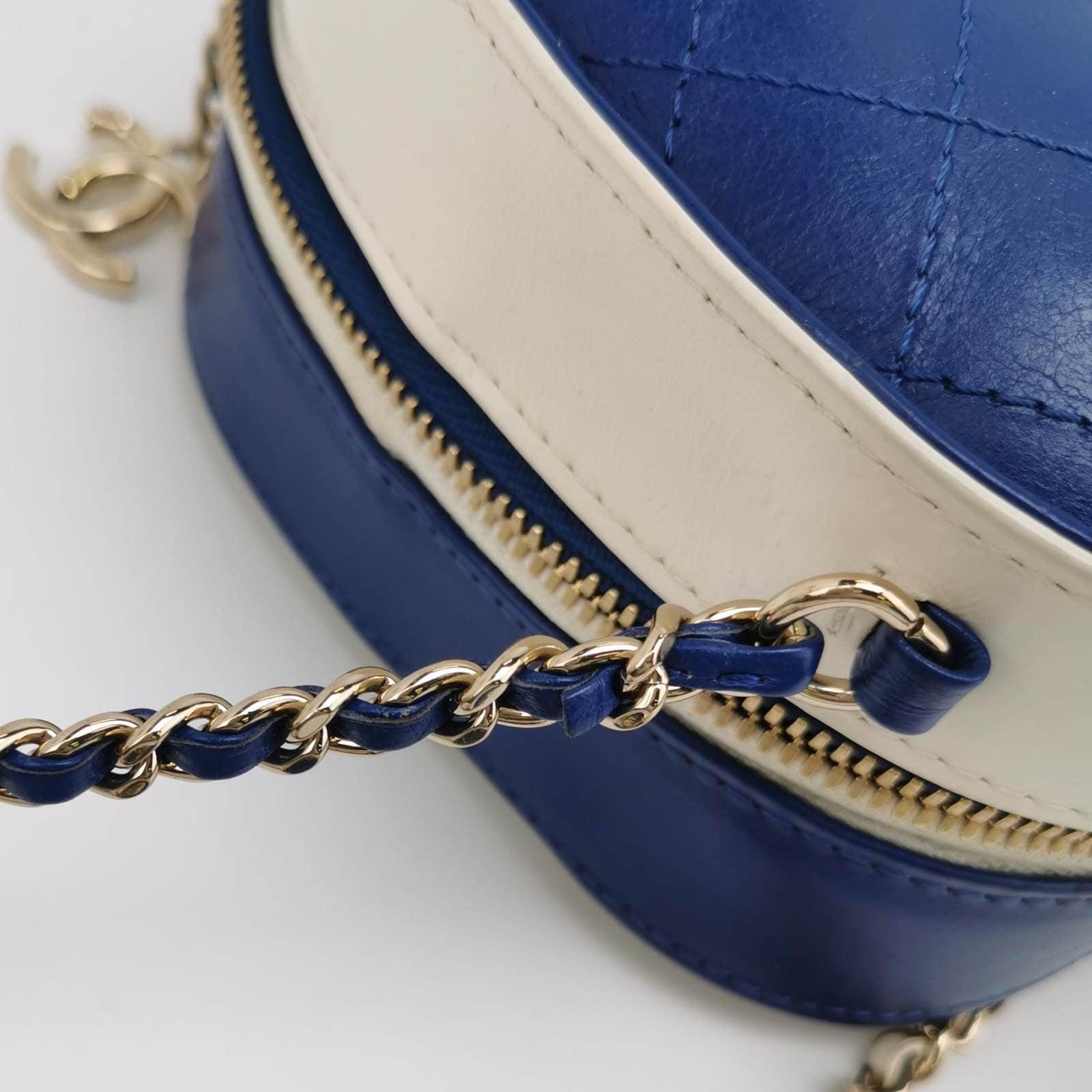 Chanel White and Blue Small Crumpled Calfskin Vanity Case Crossbody Bag 7