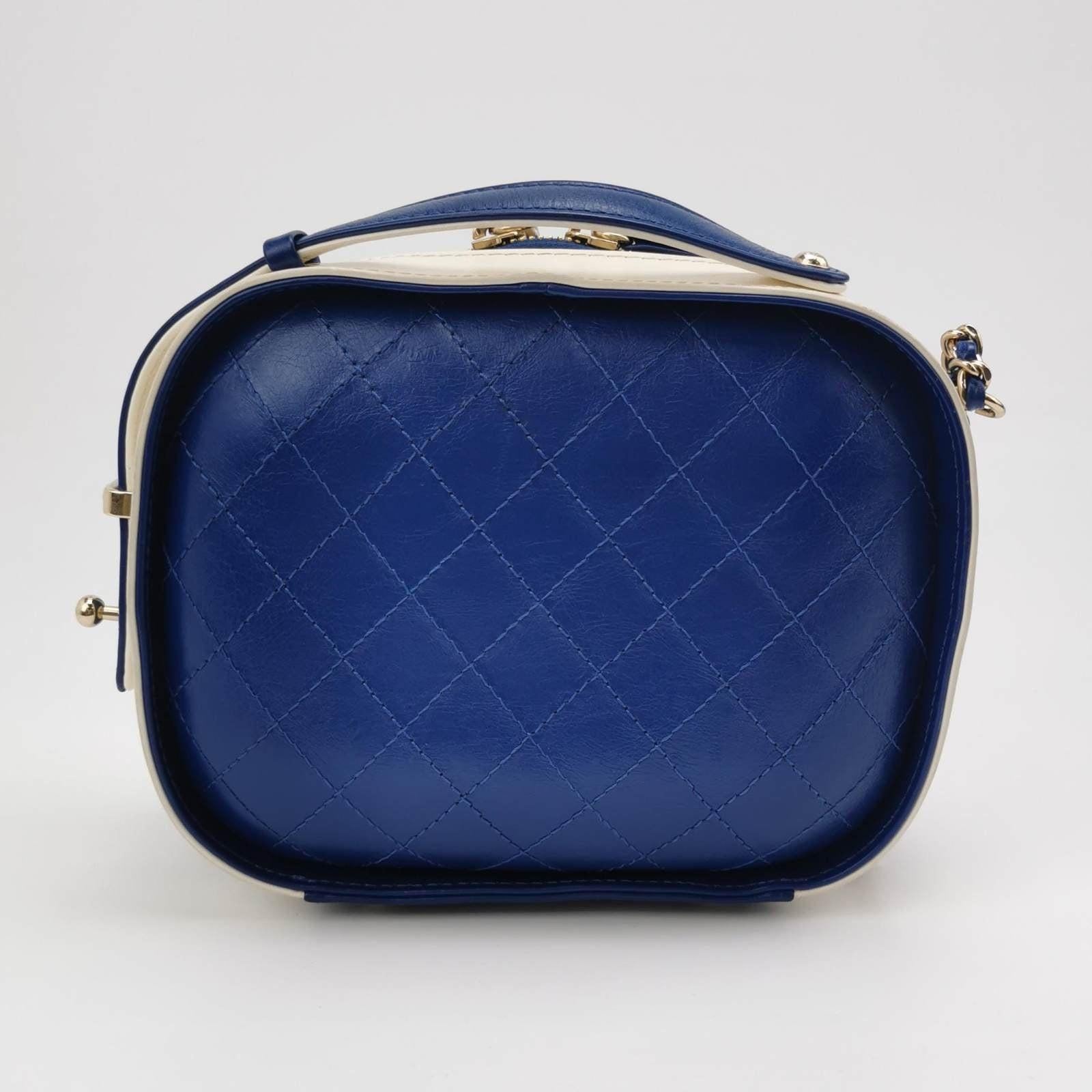 Chanel White and Blue Small Crumpled Calfskin Vanity Case Crossbody Bag 2