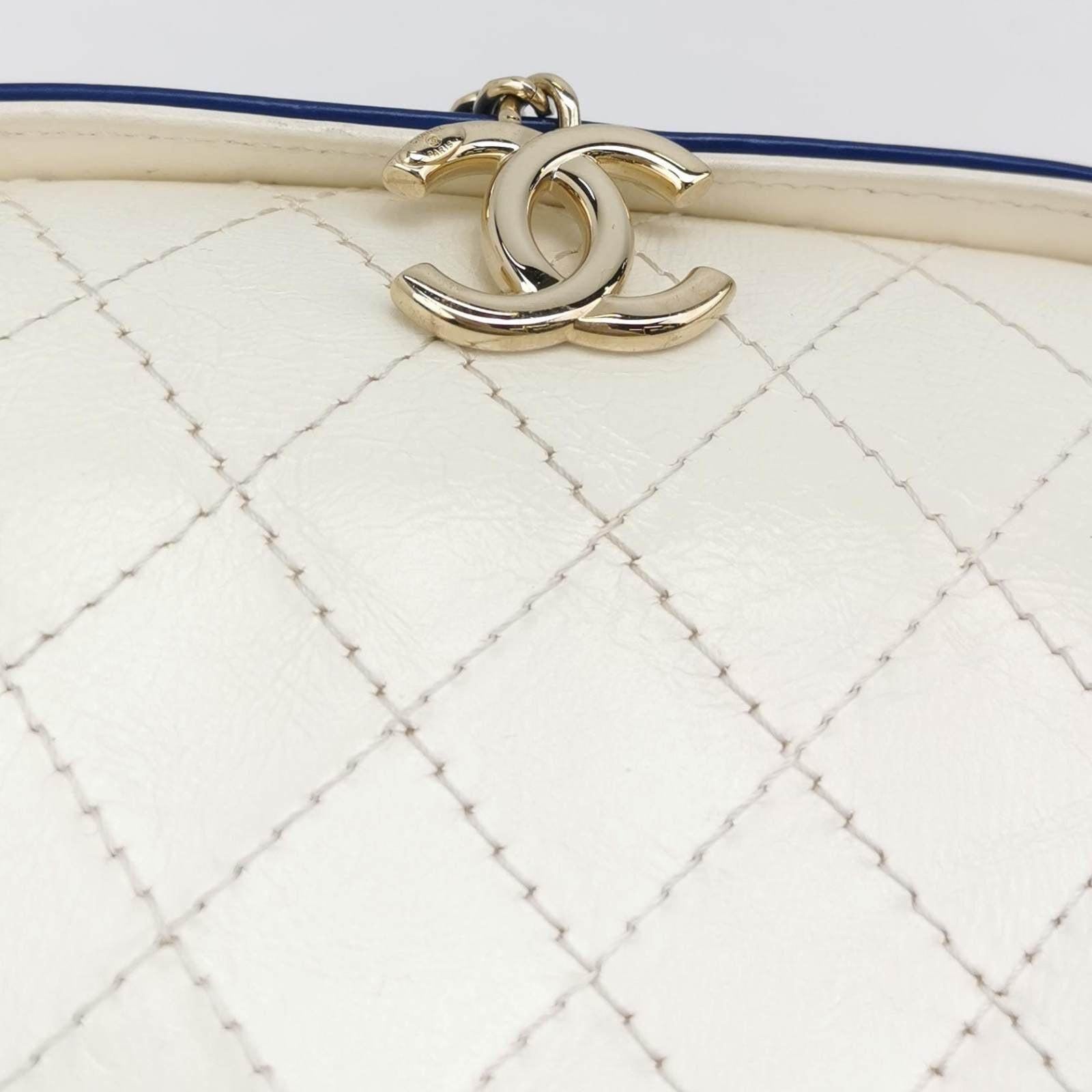 Chanel White and Blue Small Crumpled Calfskin Vanity Case Crossbody Bag 5