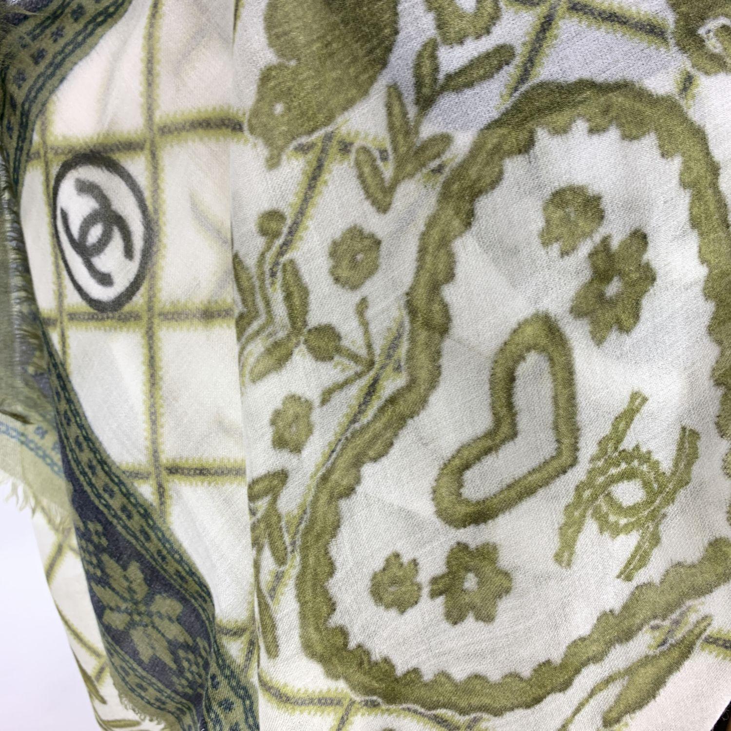 Chanel White and Green Cashmere Lattice Hearts Shawl Large Scarf In Excellent Condition In Rome, Rome