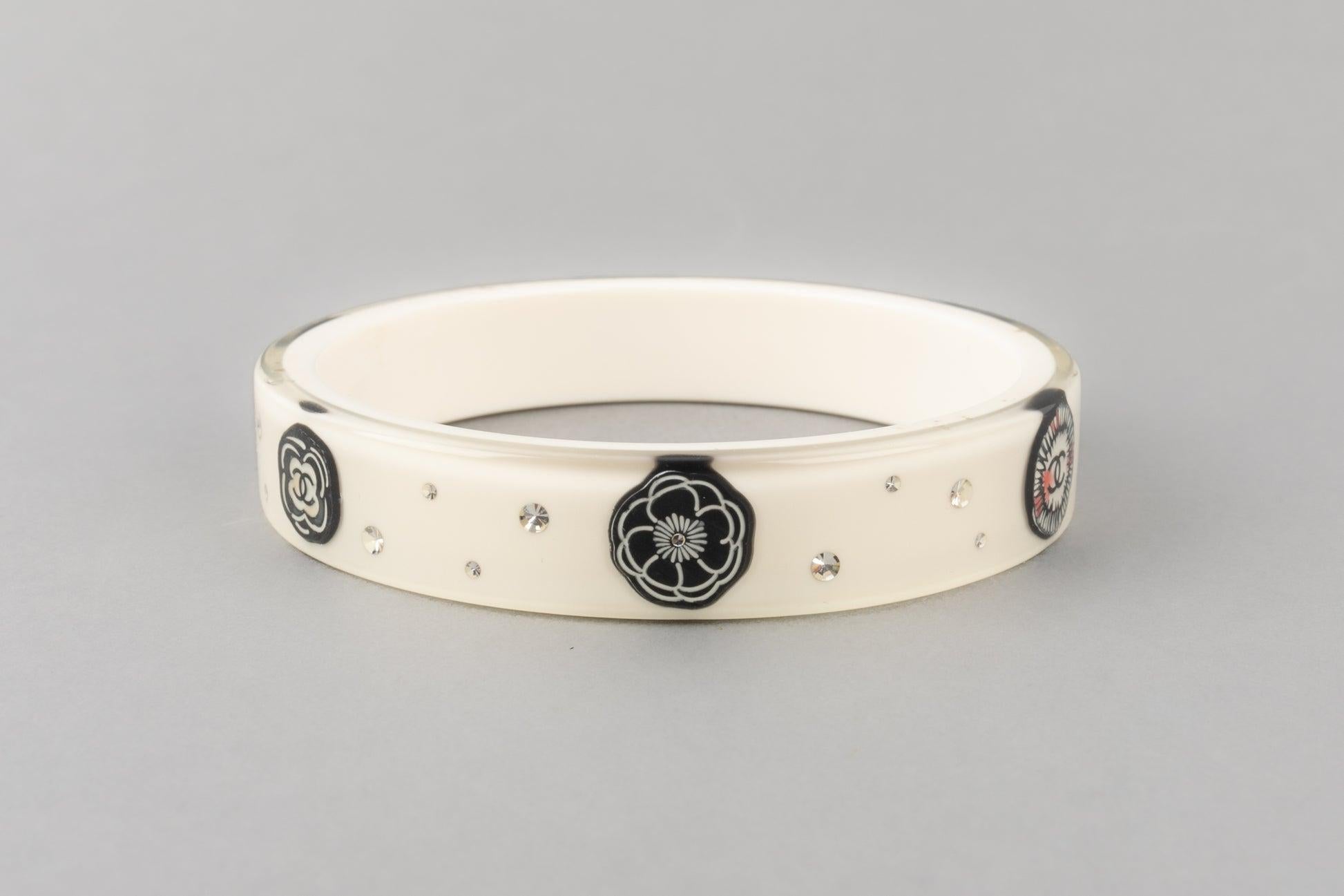 Chanel White Bakelite and Rhinestone Bracelet, 2012 In Excellent Condition In SAINT-OUEN-SUR-SEINE, FR