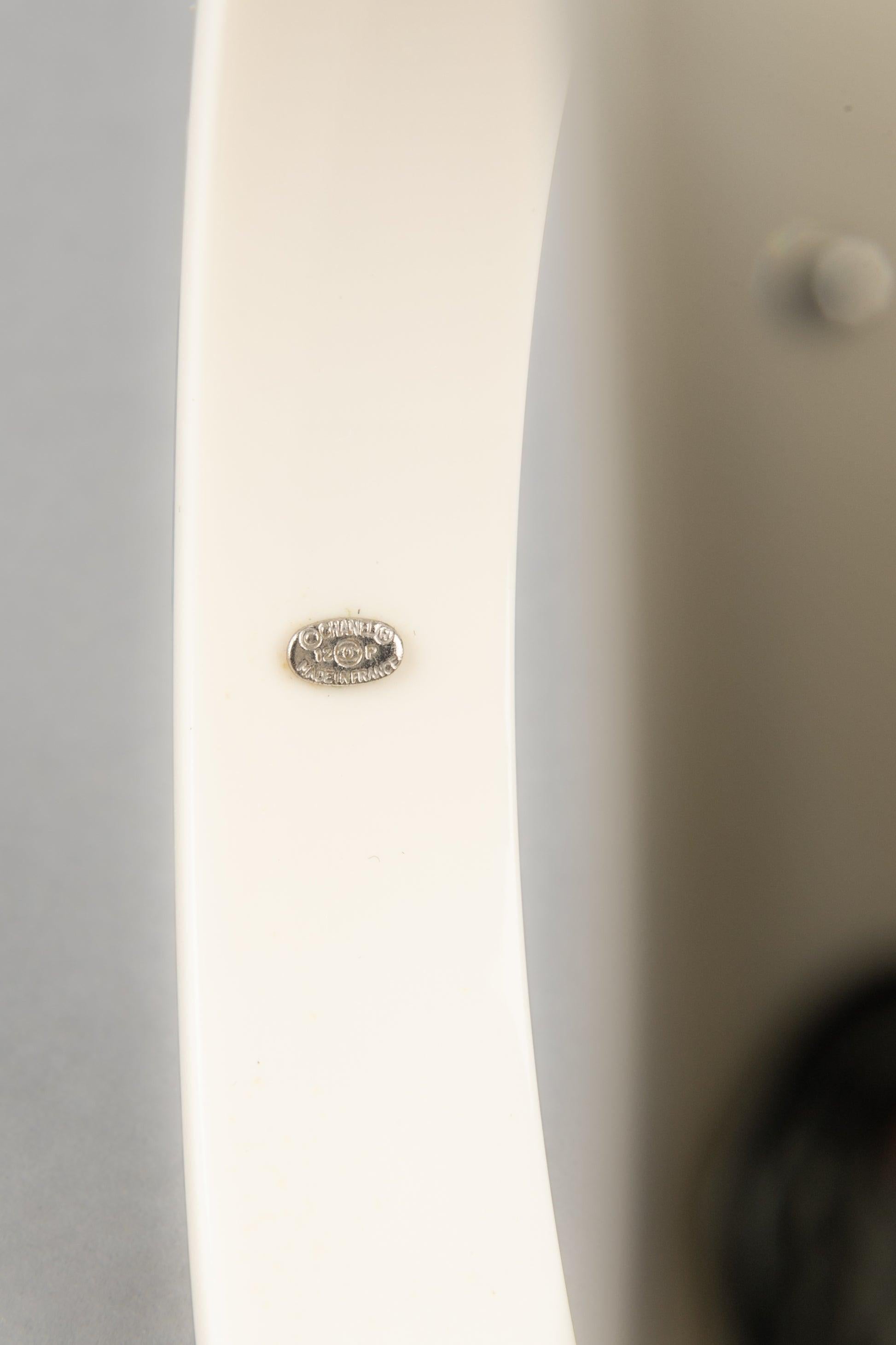 Chanel White Bakelite and Rhinestone Bracelet, 2012 In Excellent Condition In SAINT-OUEN-SUR-SEINE, FR
