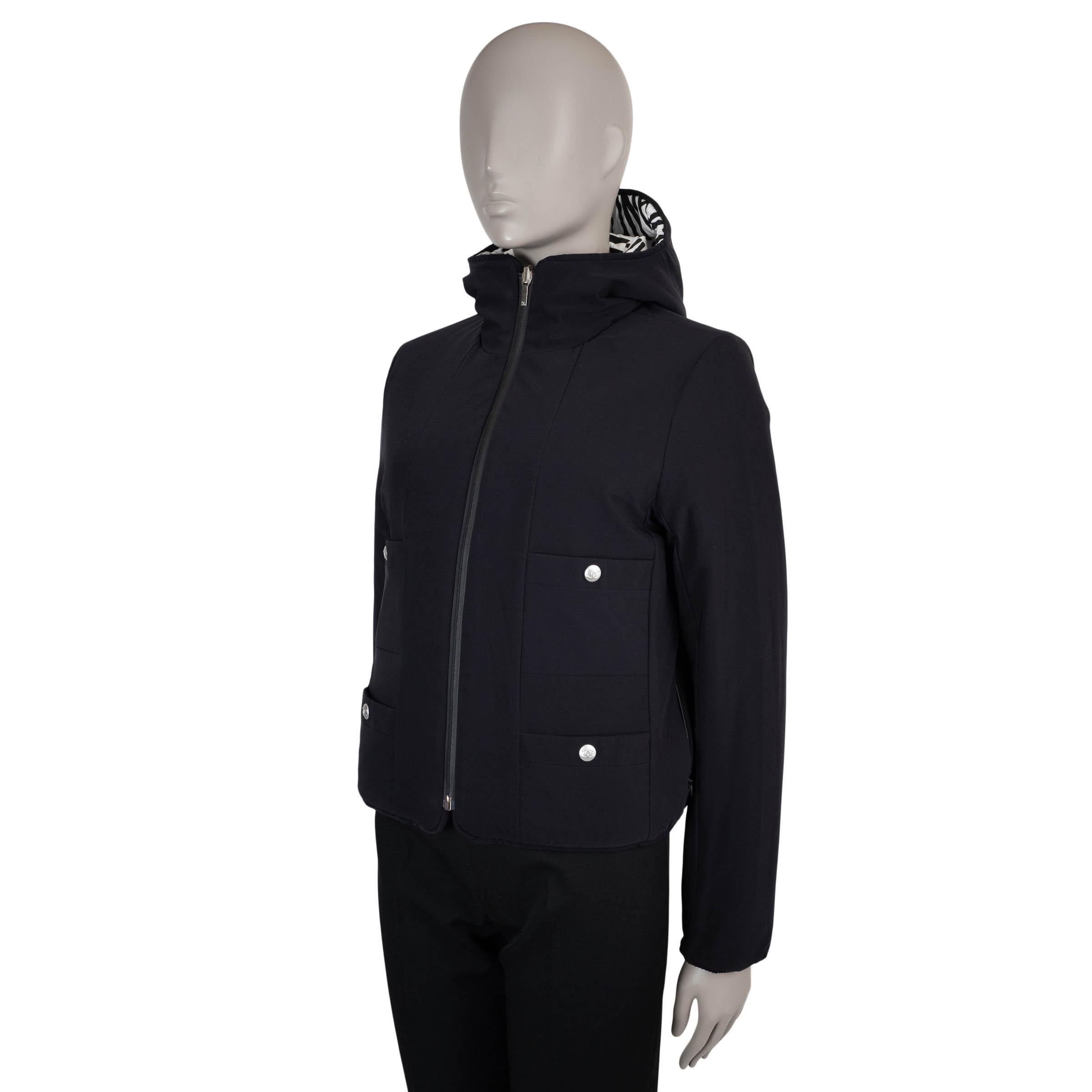 CHANEL white & black 21N COCO NEIGE LOGO SKI Puffer Jacket XS For Sale 2
