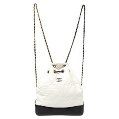 Chanel - Petit sac à dos Gabrielle en cuir matelassé vieilli blanc/noir