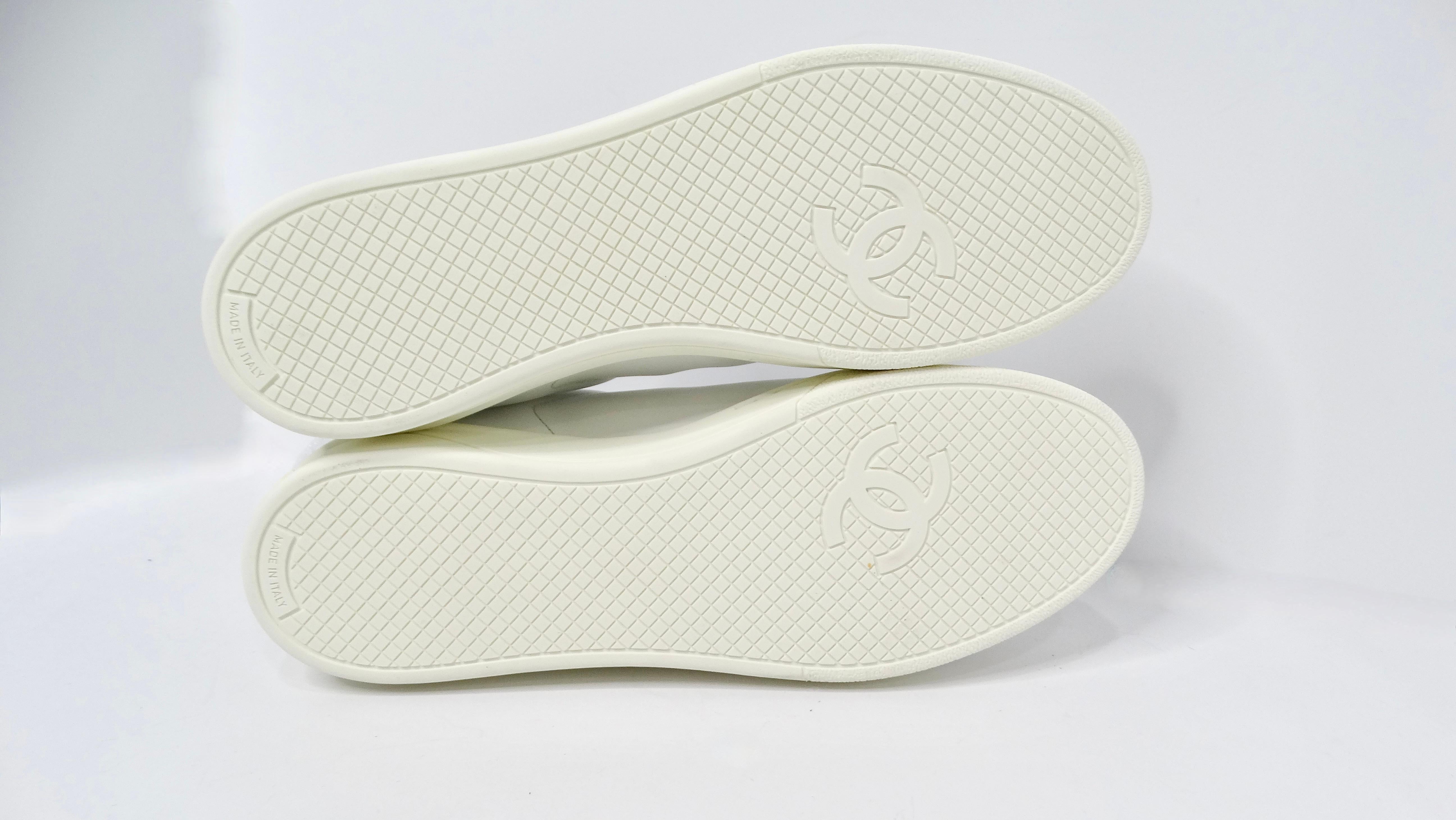 Chanel - Baskets en cuir de veau blanc et noir en vente 3