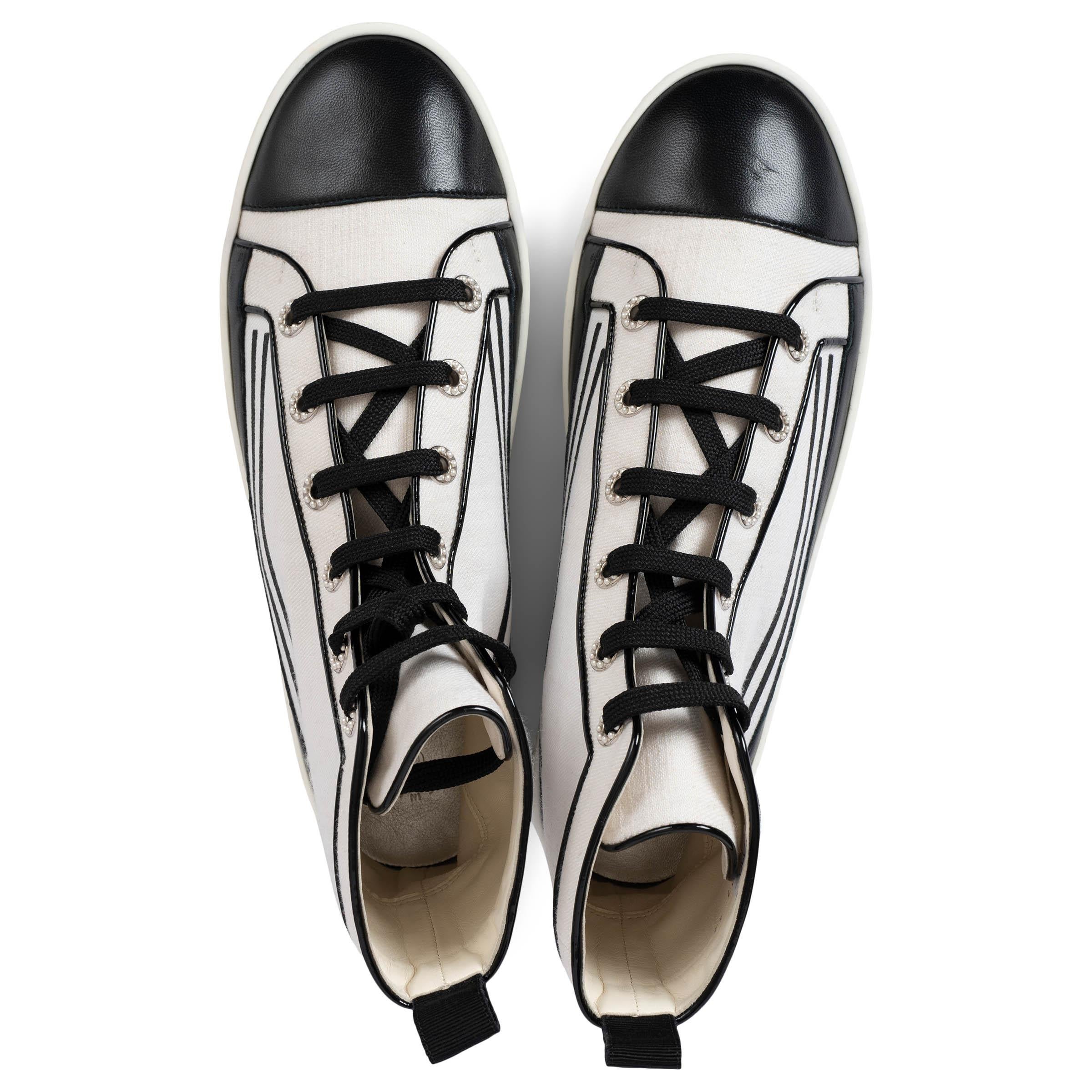 CHANEL white & black canvas 2019 19S HIGH-TOP Sneakers Shoes 42 fit 41 For Sale 1