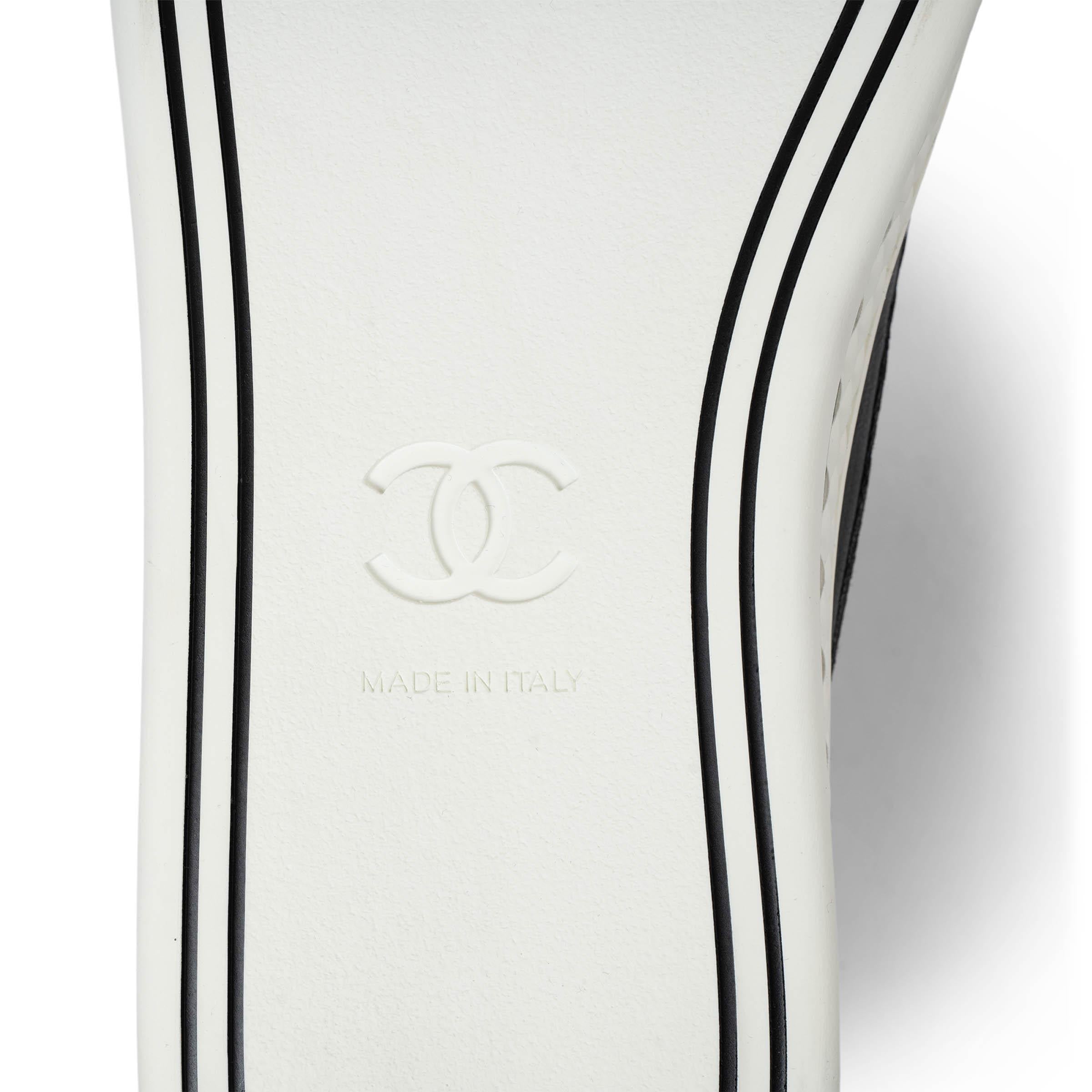 CHANEL white & black canvas 2019 19S HIGH-TOP Sneakers Shoes 42 fit 41 For Sale 3