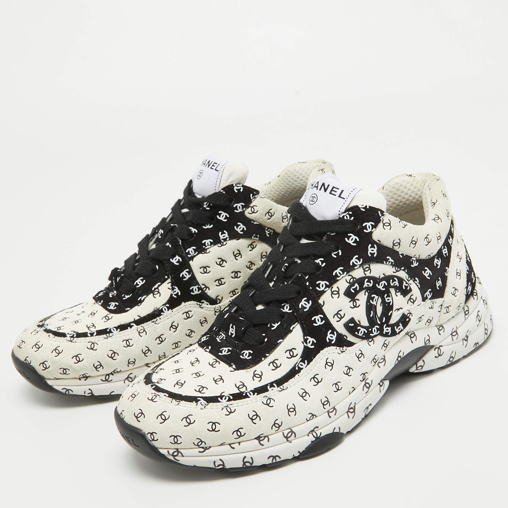 These unique sneakers from Chanel get full marks for style and comfort! The low-top sneakers have been crafted in CC-embossed suede. They come equipped with lace-ups, comfortable insoles, and tough soles.

