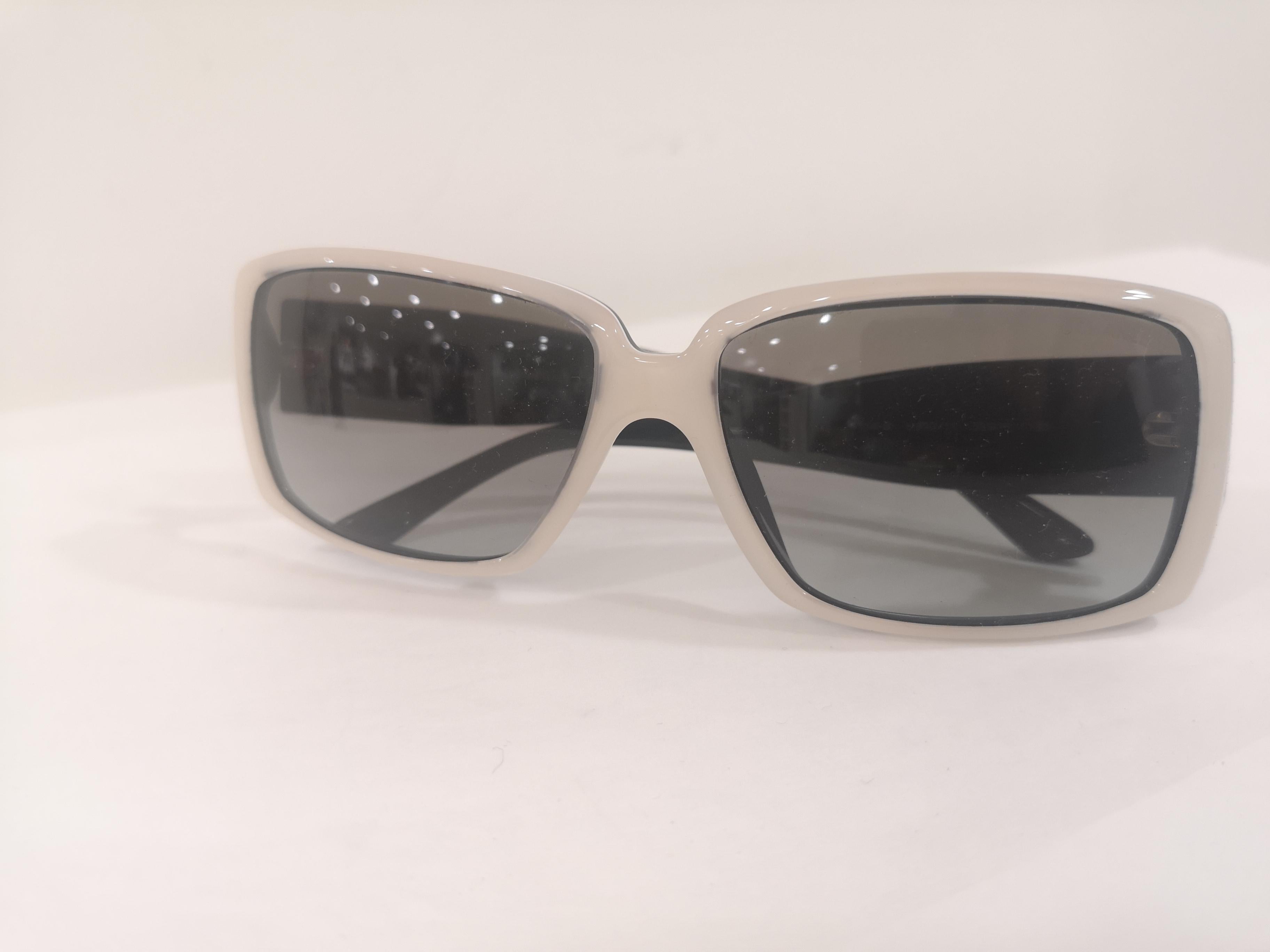 Chanel white black CC Sunglasses In Excellent Condition In Capri, IT