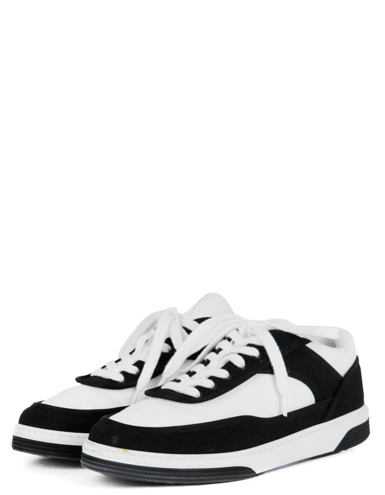 Chanel White/Black Fabric Logo Sneakers sz 38 For Sale at 1stDibs