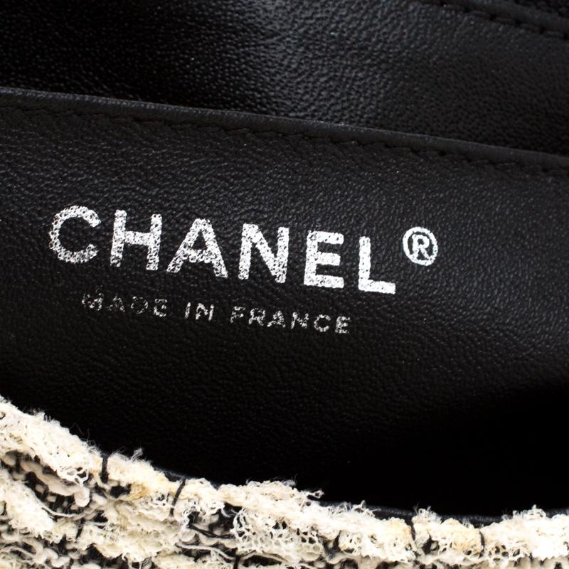 Women's Chanel White/Black Garden Charms Tweed 2.55 Reissue Flap Shoulder Bag