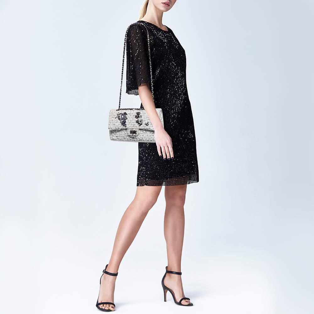 Chanel White/Black Garden Charms Tweed Reissue 2.55 Classic 225 Flap Bag In Good Condition In Dubai, Al Qouz 2