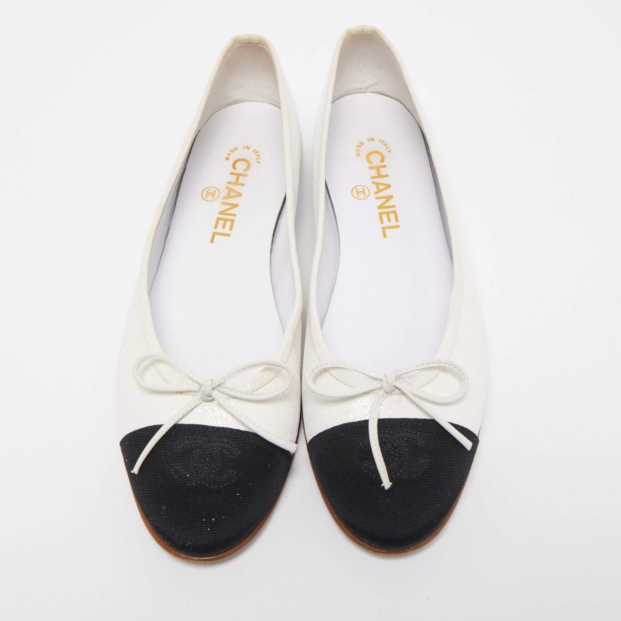 How chic are these ballet flats from the House of Chanel! They are made from black-white glitter suede and leather on the exterior, with a CC bow motif detailing the toes. They showcase a slip-on feature. These Chanel ballet flats are the best pick