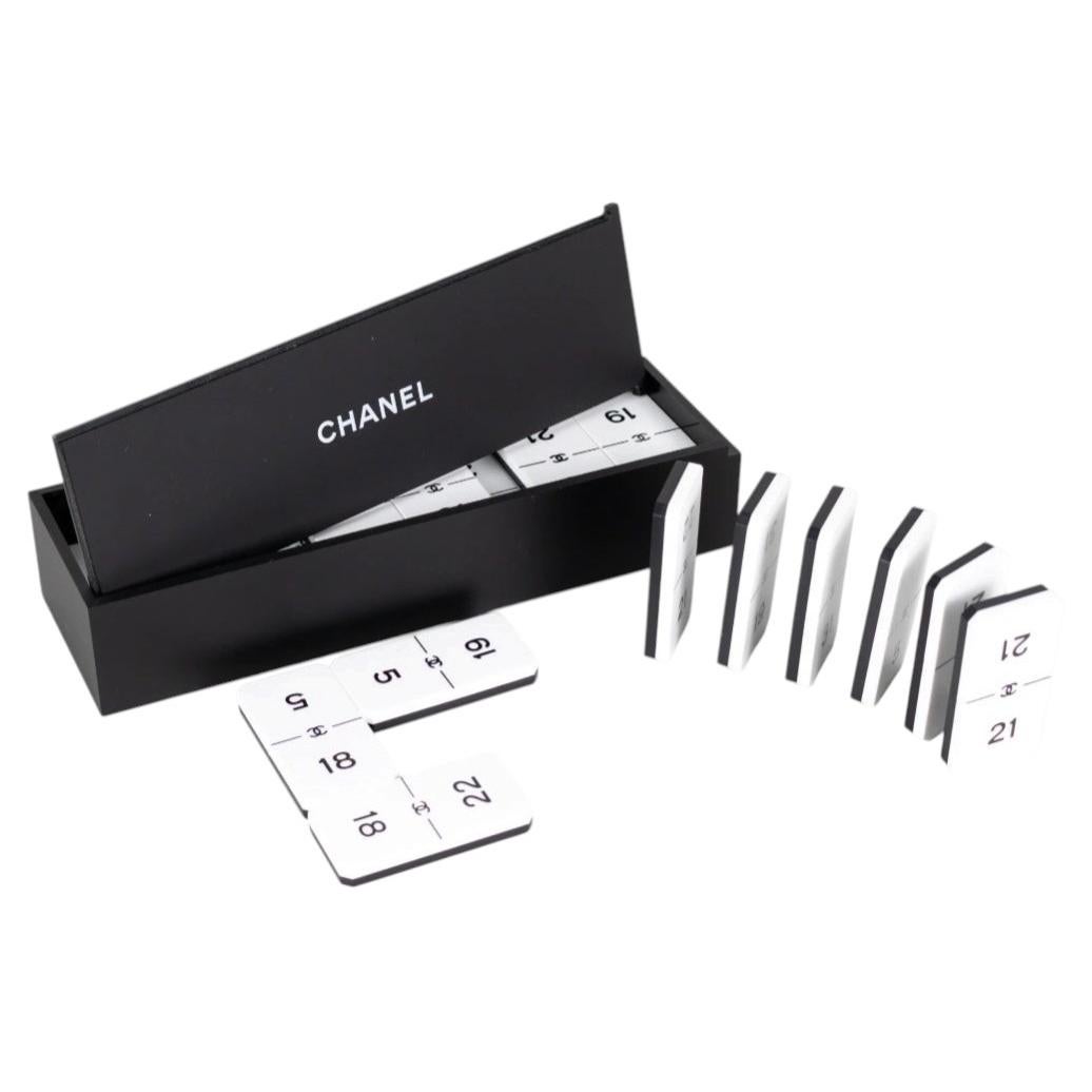 Chanel White & Black Interlocking CC Collectible Domino Set in scatola inutilizzato 2016
