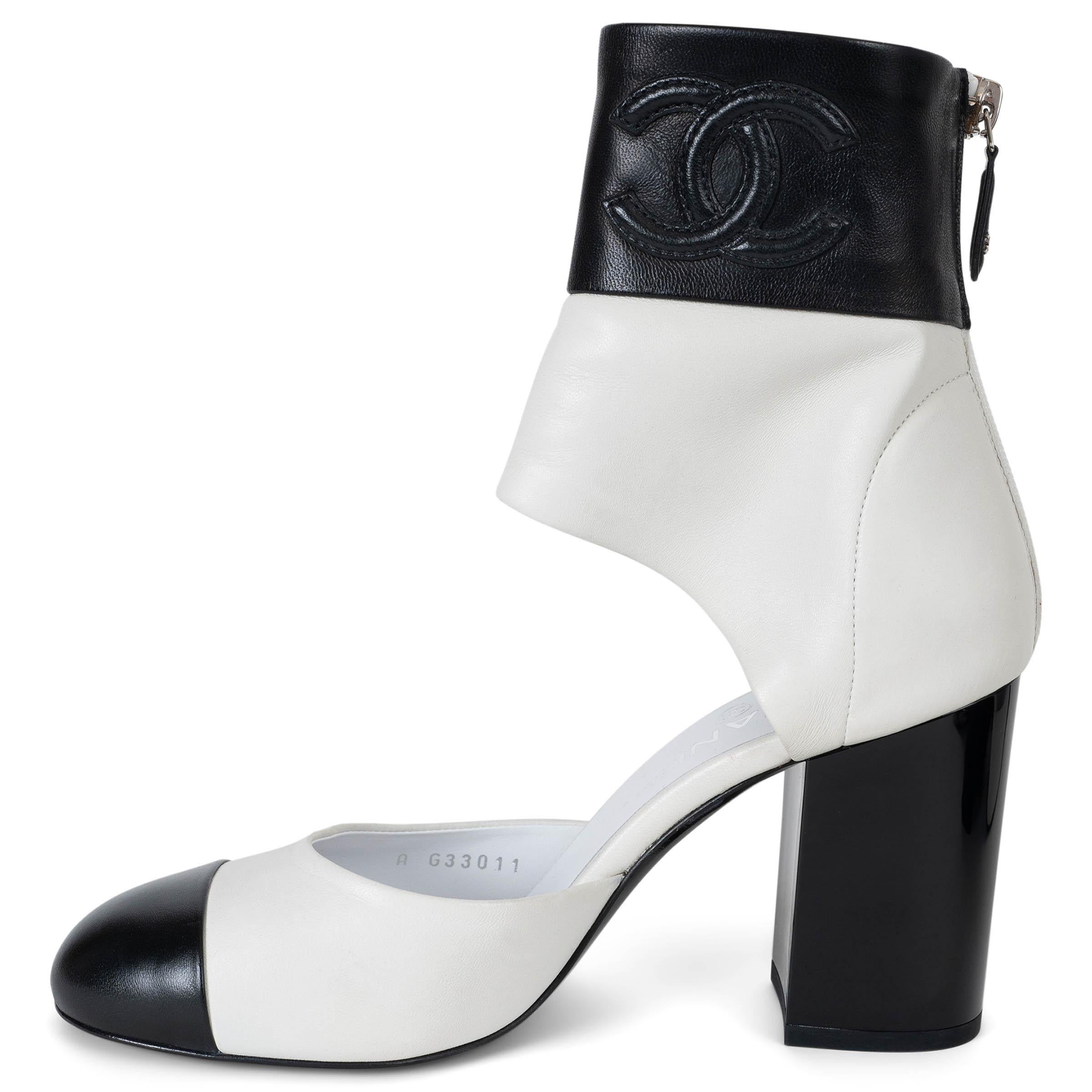 CHANEL weiß & schwarz Leder 17S CUT-OUT ANKLE Stiefel Schuhe 38.5 (Grau) im Angebot