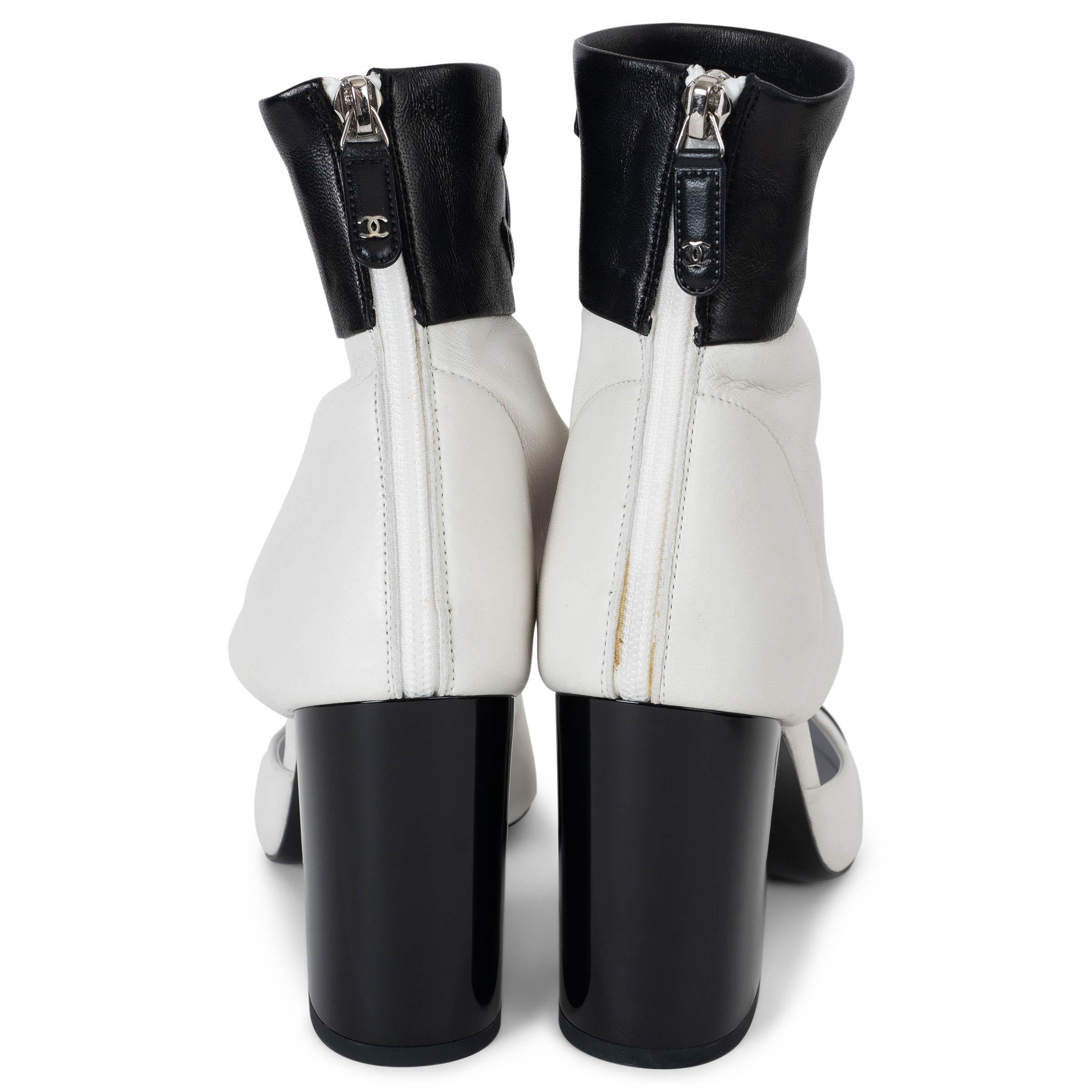 CHANEL weiß & schwarz Leder 17S CUT-OUT ANKLE Stiefel Schuhe 38.5 Damen im Angebot