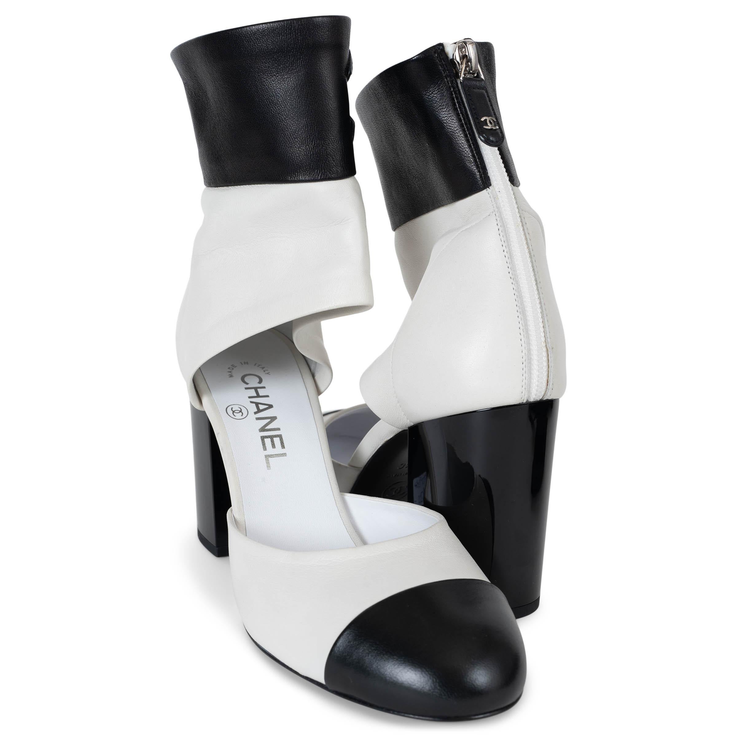 CHANEL weiß & schwarz Leder 17S CUT-OUT ANKLE Stiefel Schuhe 38.5 im Angebot 2