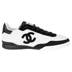 CHANEL white & black leather 26S LOW TOP Sneakers Shoes 38.5 G47274