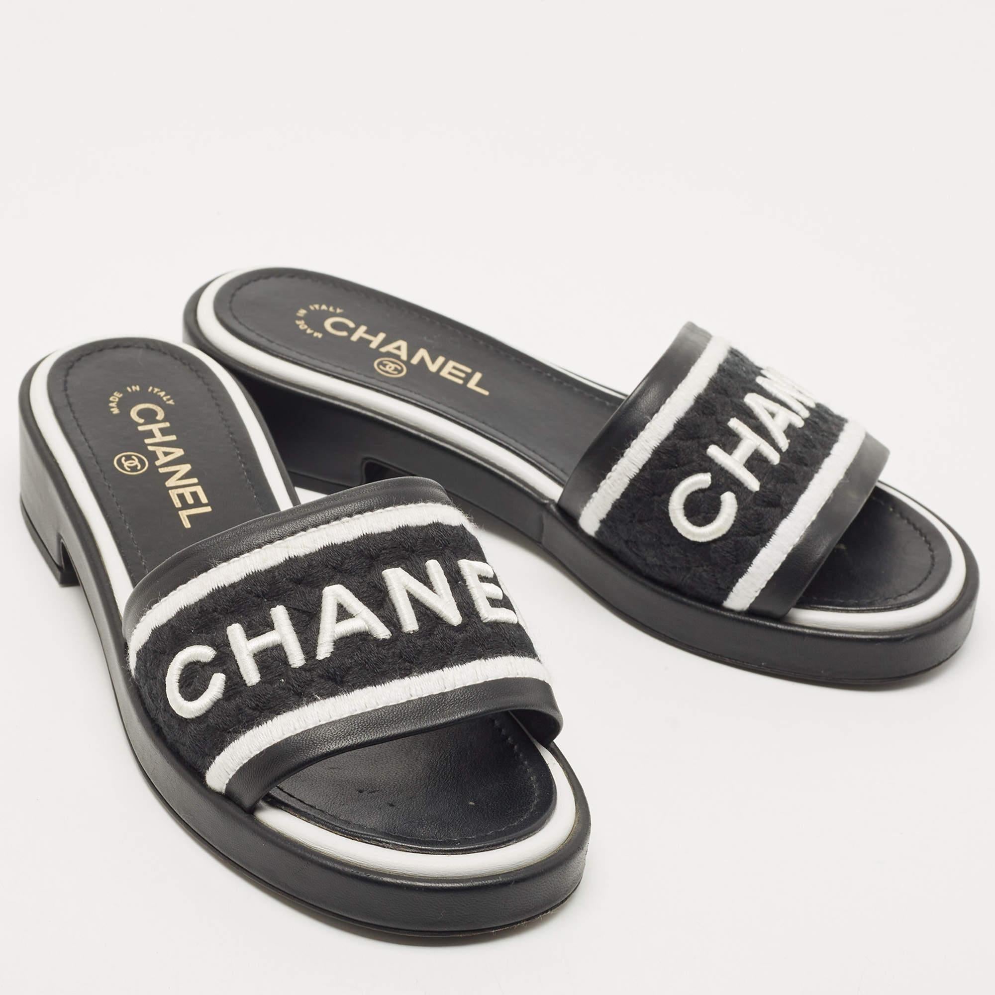 Chanel White/Black Leather and Canvas CC Logo Flat Slides Size 39 1