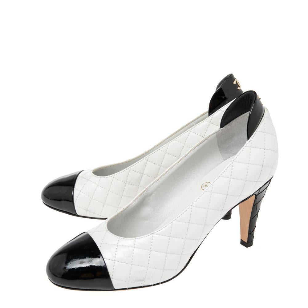 These showstopping pumps from Chanel will lend a luxurious appeal to your looks. They are crafted from quilted leather in white and black and feature patent leather cap toes. They flaunt the iconic CC logo detailed on the counters and come equipped