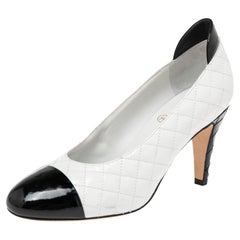 Chanel White/Black Leather And Patent Cap Toe Pumps Size 36.5