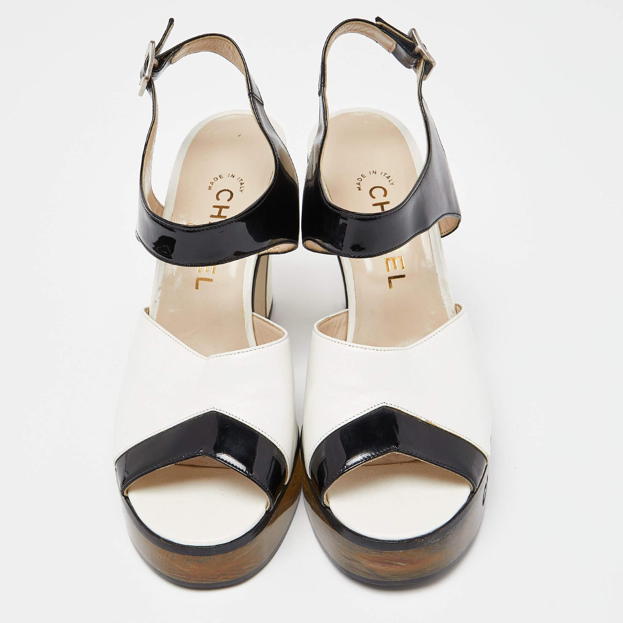Chanel White/Black Leather and Patent Platform Ankle Strap Sandals Size 37.5 In Excellent Condition In Dubai, Al Qouz 2