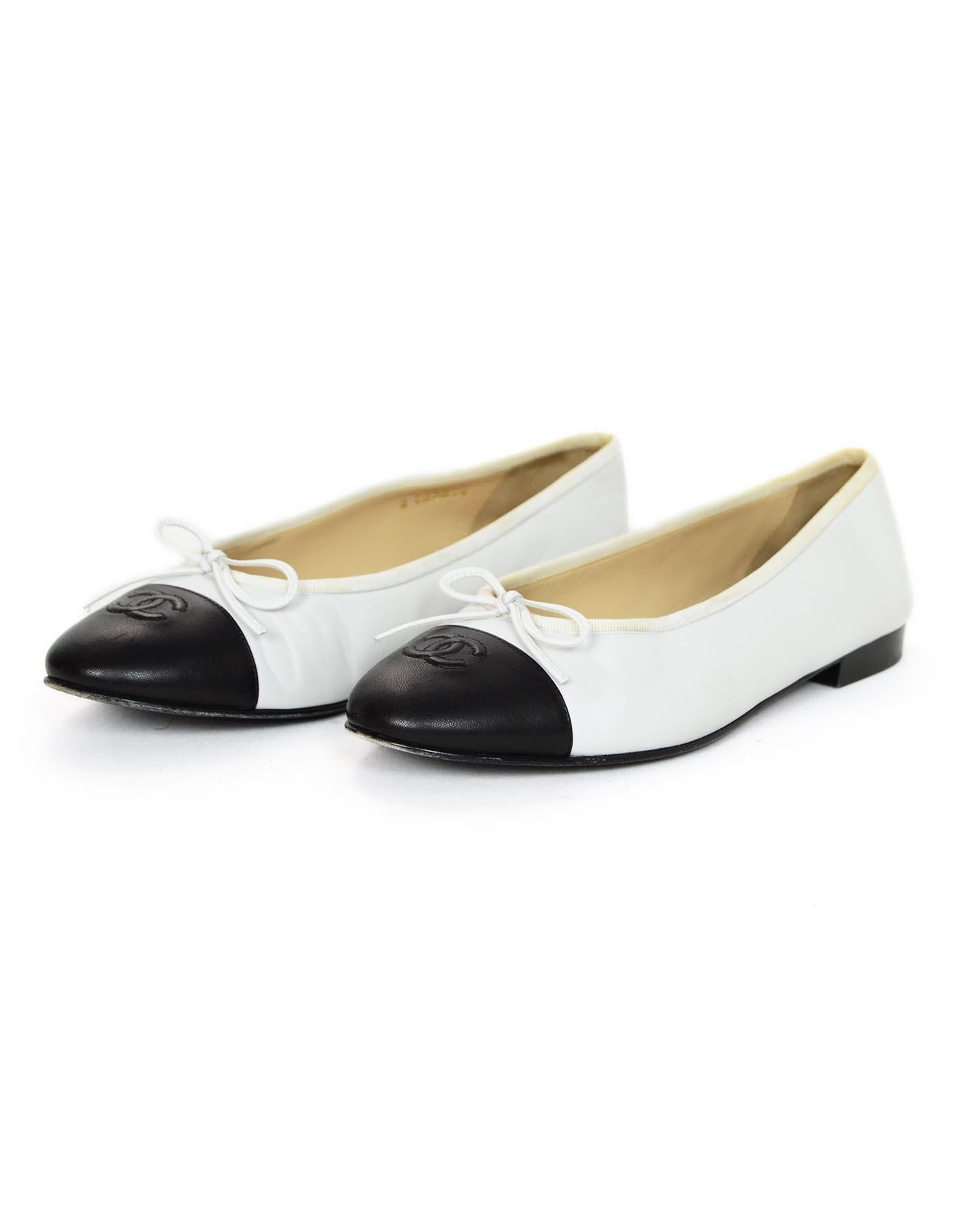 Chanel White/Black Leather CC Cap Toe Ballet Flats Sz 40

Made In: Italy
Color: White/black
Materials: Leather
Closure/Opening:  Slide on
Overall Condition: Good pre-owned condition with exception of some soiling on side, and around top trim, minor