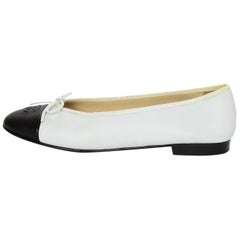 Chanel White/Black Leather CC Cap Toe Ballet Flats Sz 40
