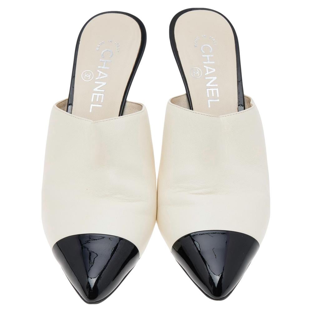 In a magical blend of luxury and high fashion, the Chanel mules come crafted from leather and designed with pointed cap toes and the CC faux pearls on the heels add the perfect finishing touch.

