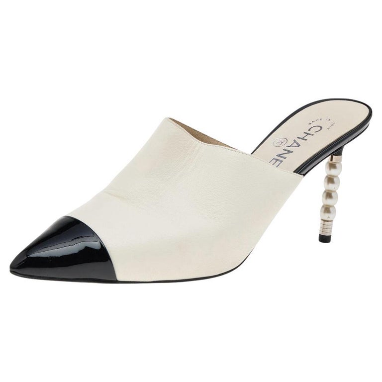 Chanel White Black Leather Cc Faux Pearl Embellished Heel Mules Size 40 For Sale At 1stdibs